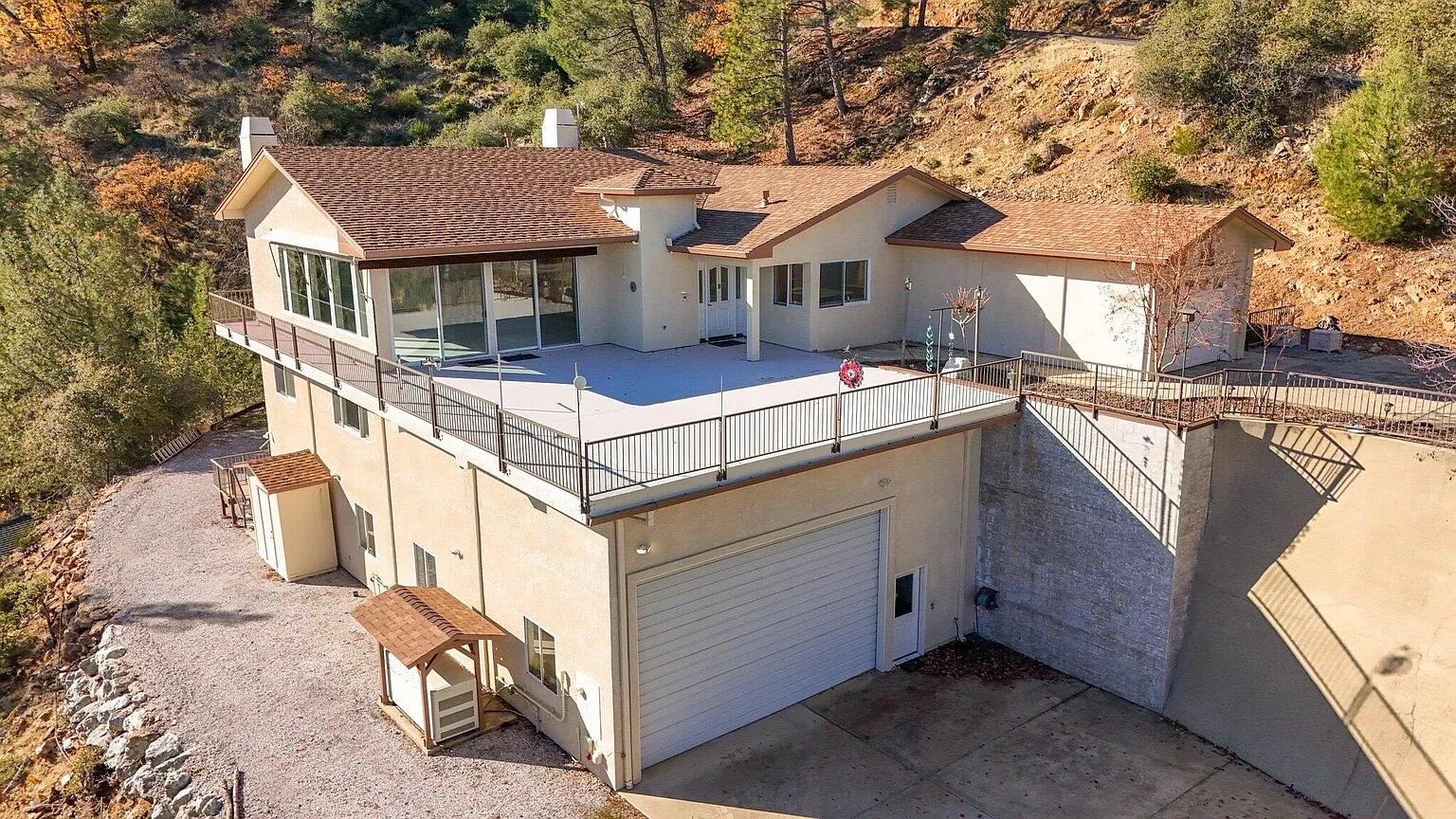17833 Skyline Drive — photo