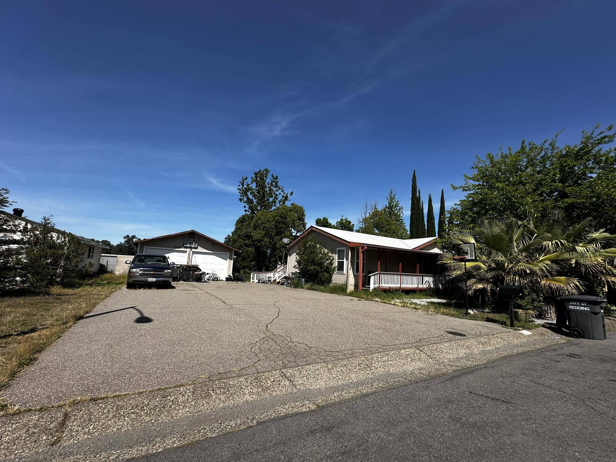 1047 Valli Court — photo