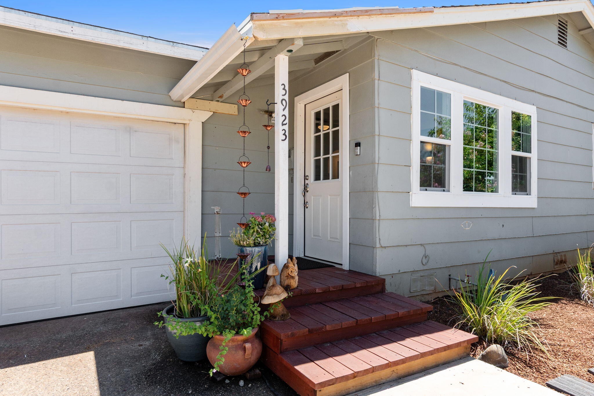 3923 Meteor Street — photo