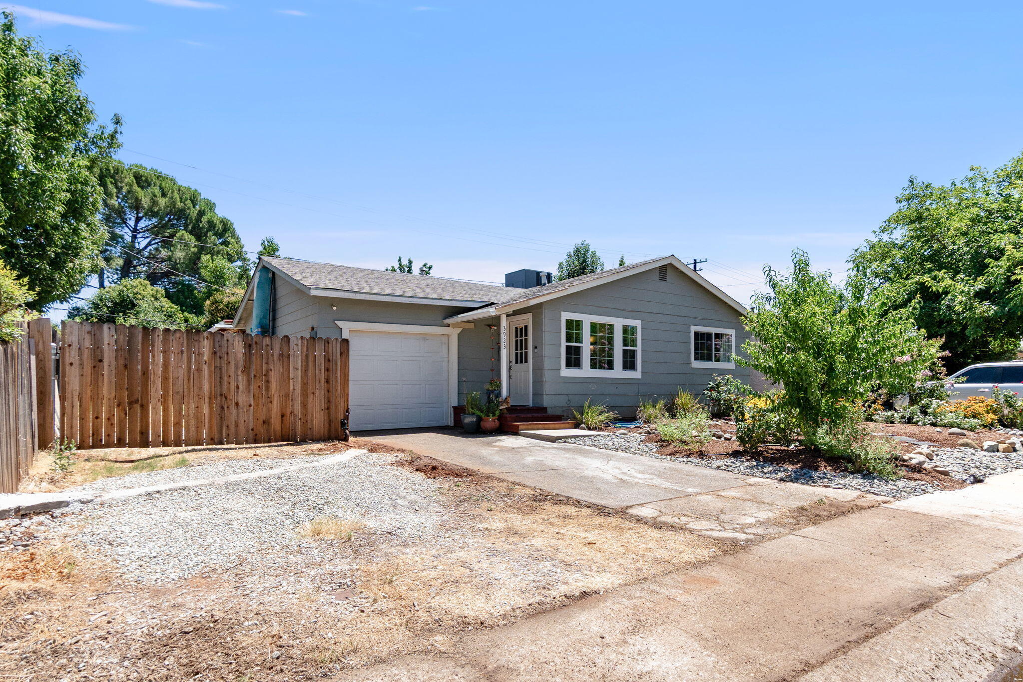 3923 Meteor Street, Redding, CA 96002 — photo 2