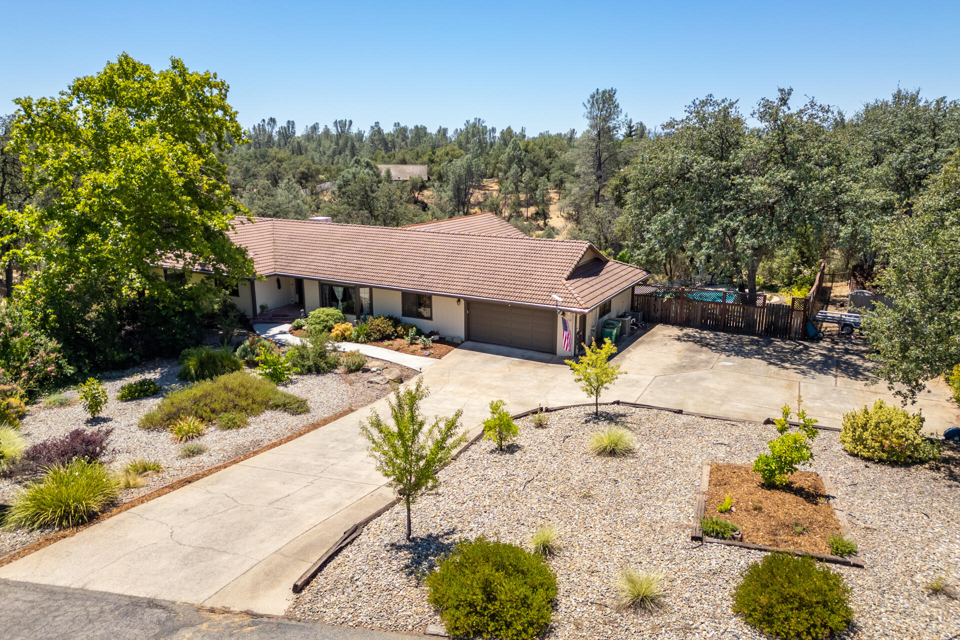 16201 Plateau Circle — photo