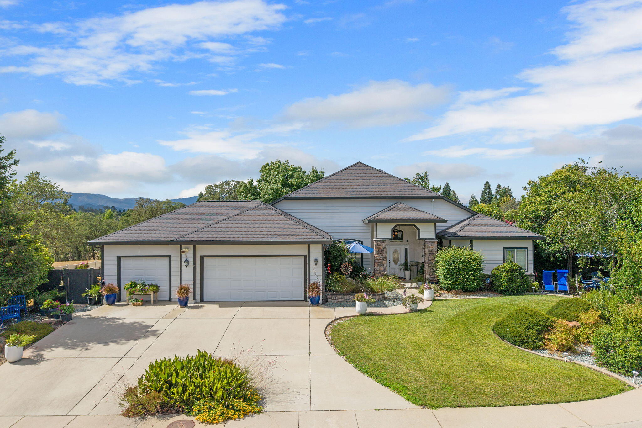 2002 Cilantro Drive, Redding, CA 96003 — photo 2