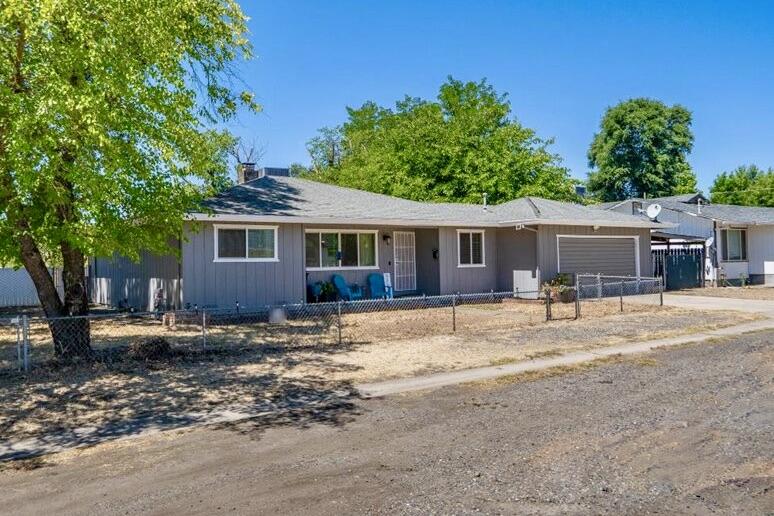 1592 Diamond Street — photo