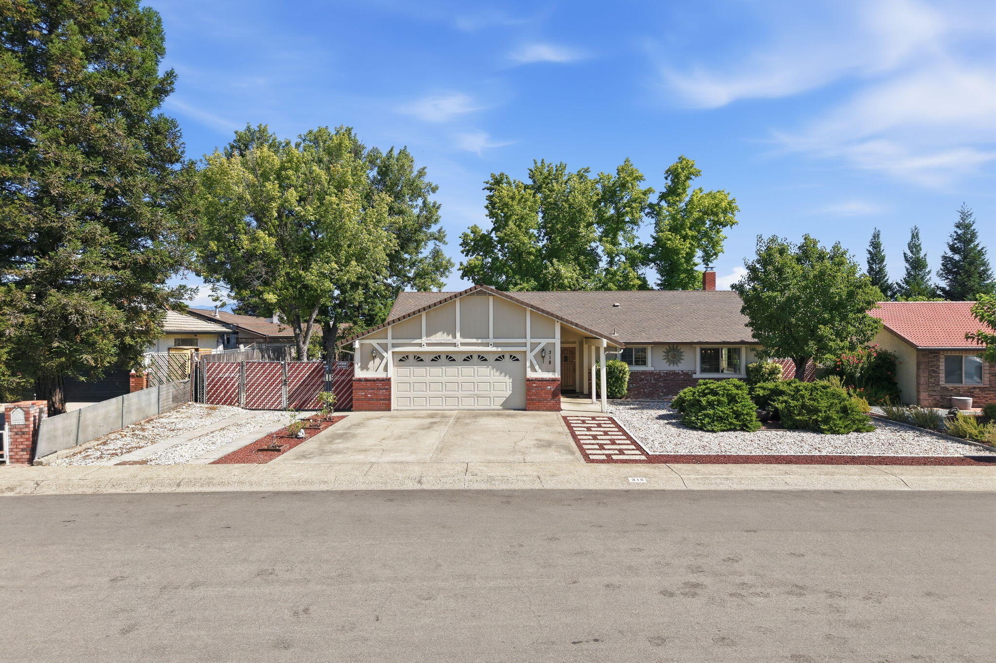 318 Woodhill Drive — photo