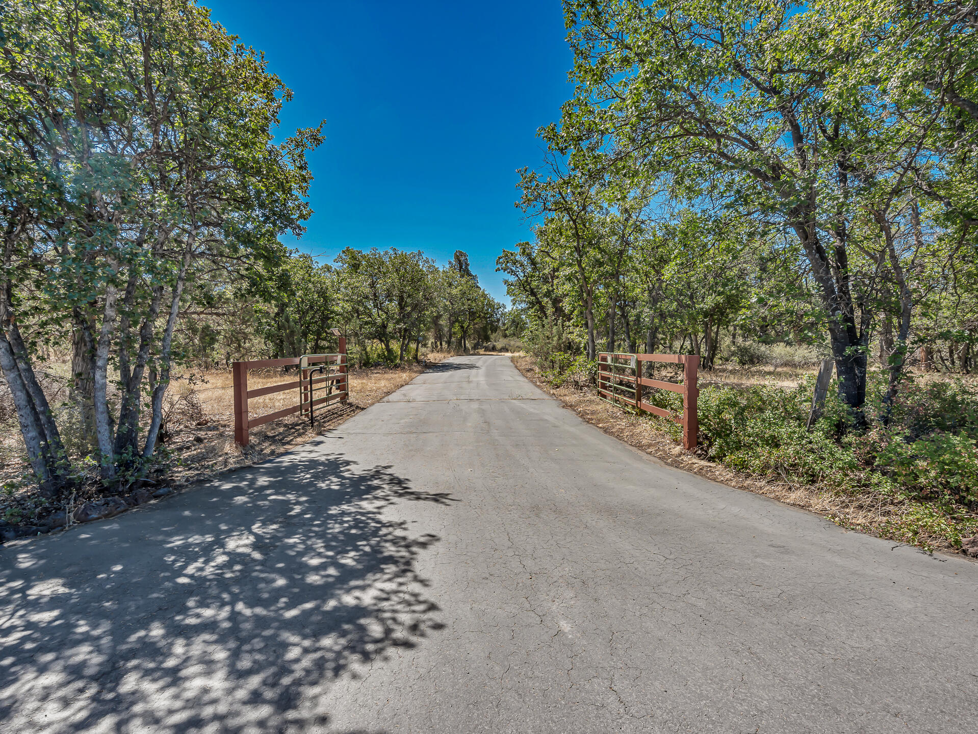 546-400 Old Highway Road — photo