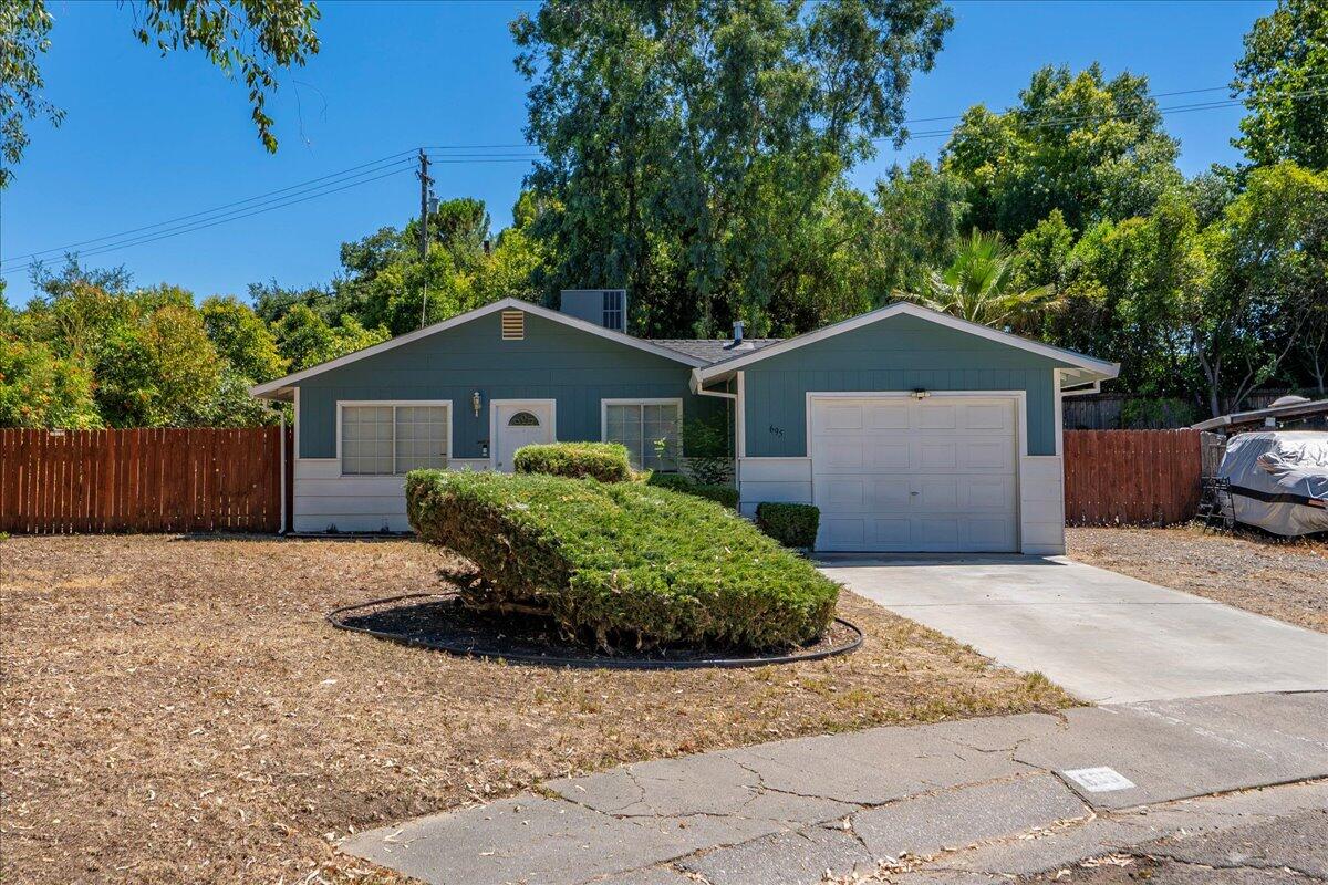 695 Walton Drive — photo