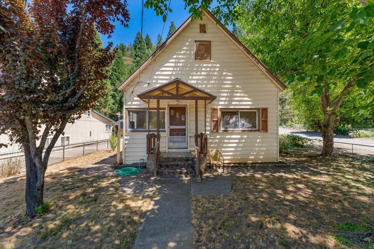 6040 Butterfly Avenue — photo