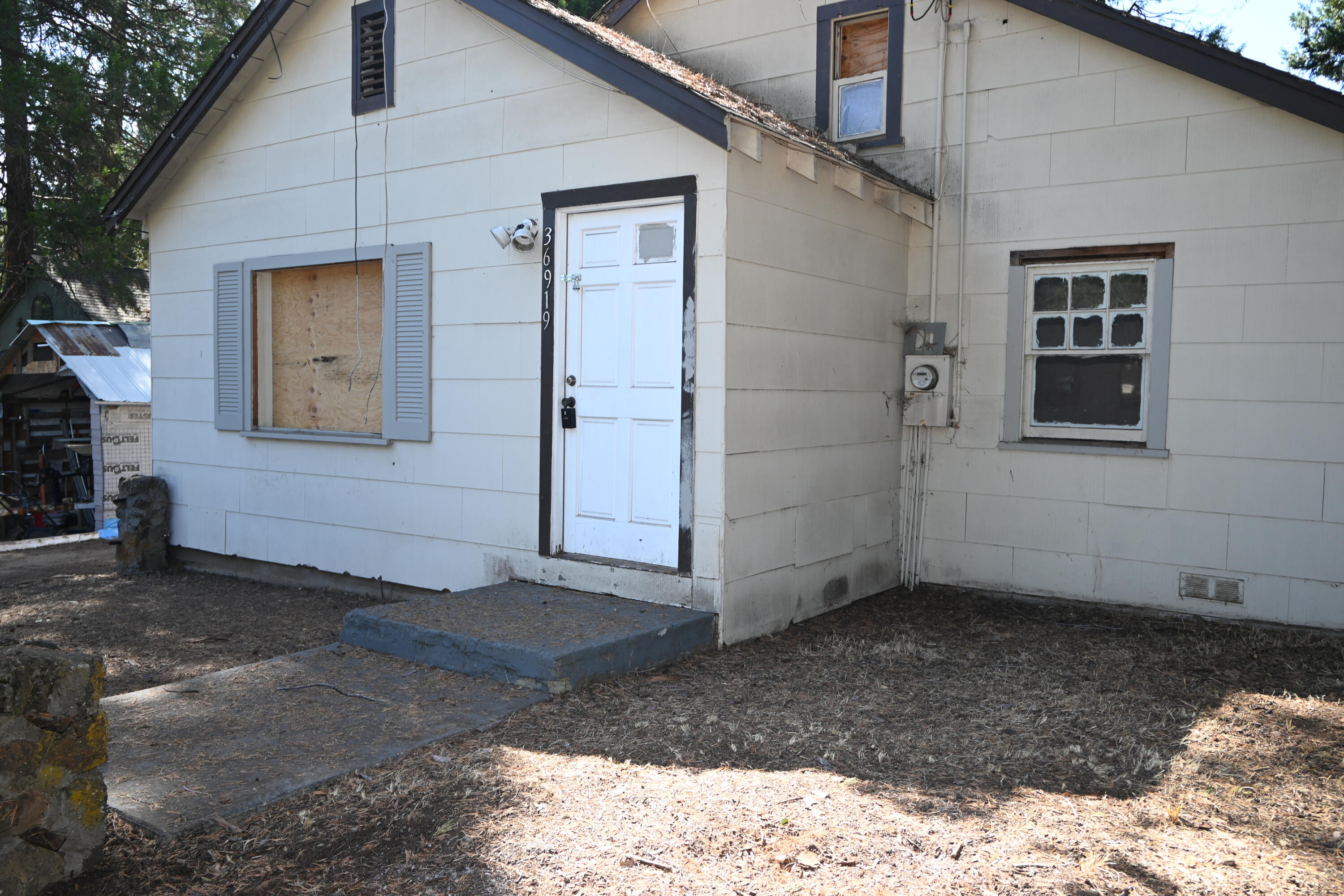 36919 Oak Street — photo