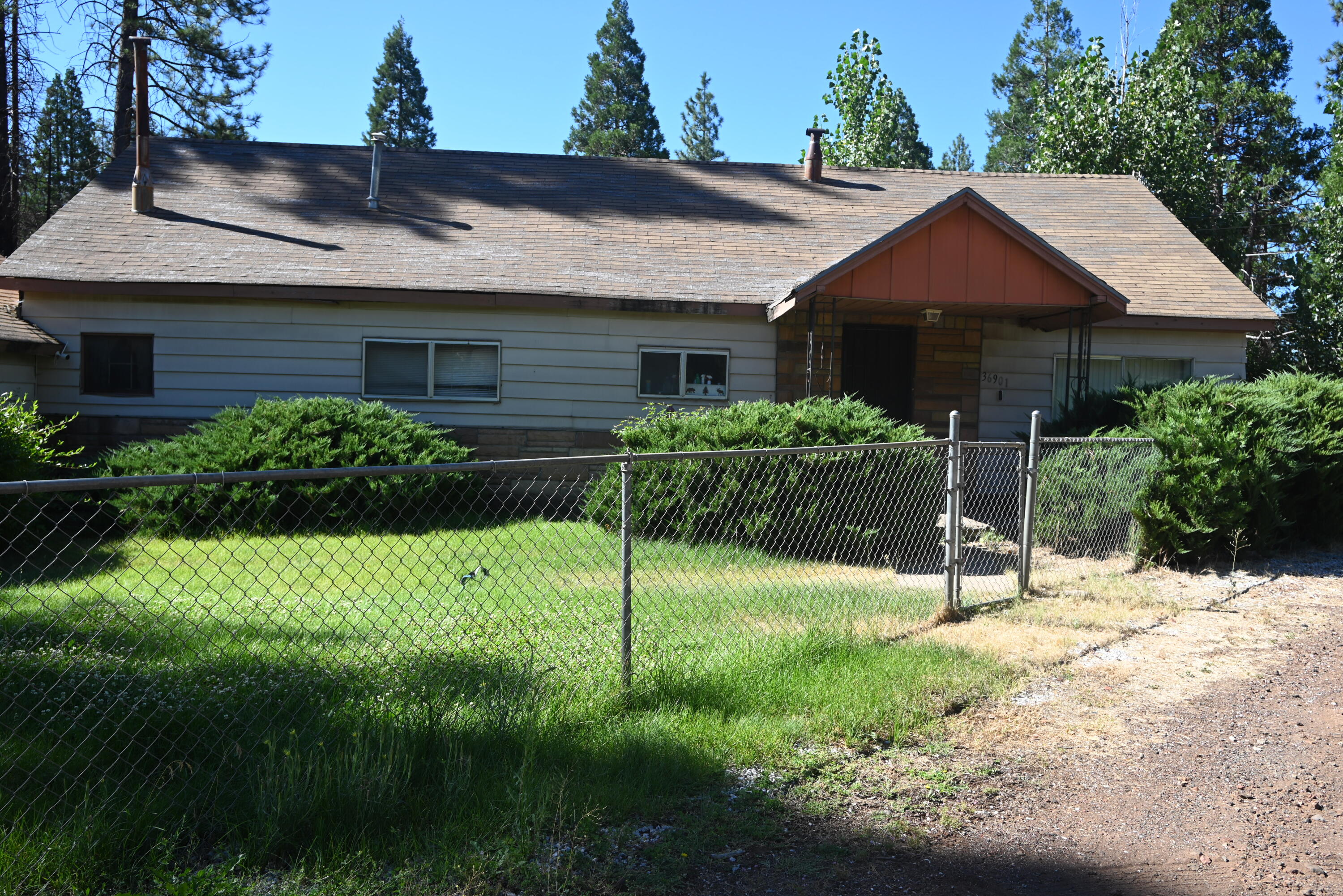 36901 Oak Street — photo