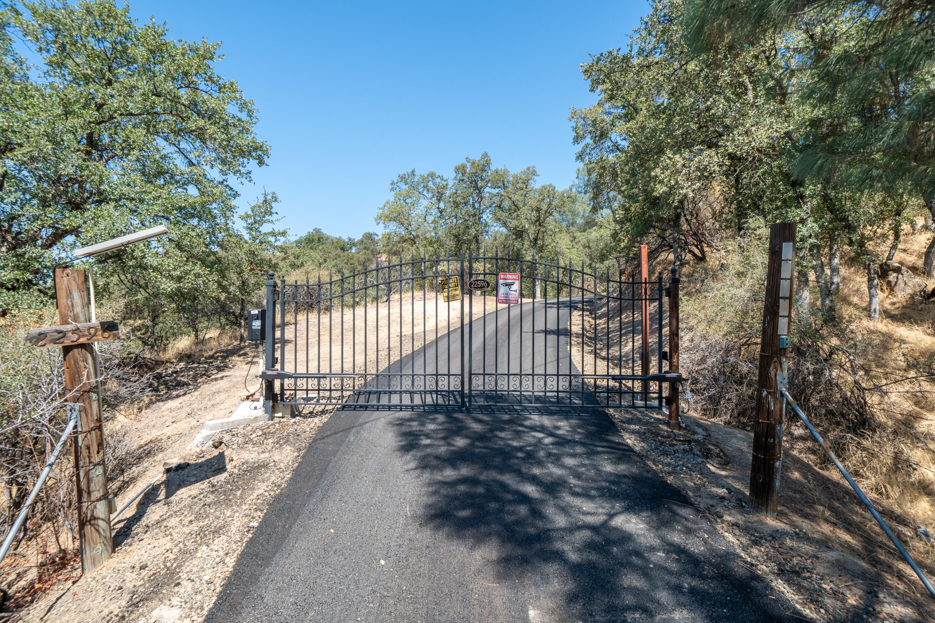 22596 Dalewood Drive — photo