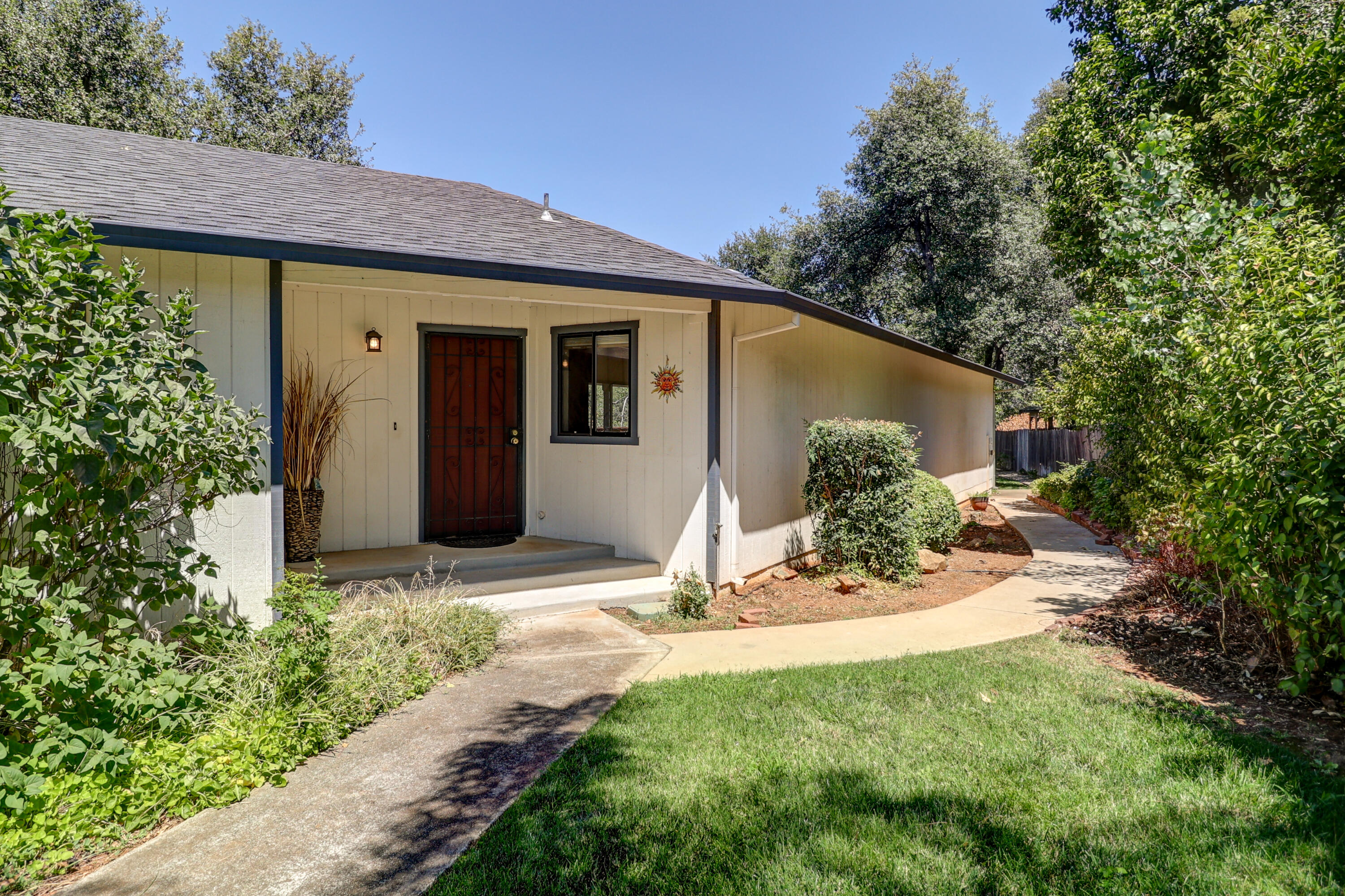 3808 Bluffside Court, Redding, CA 96002 — photo 2