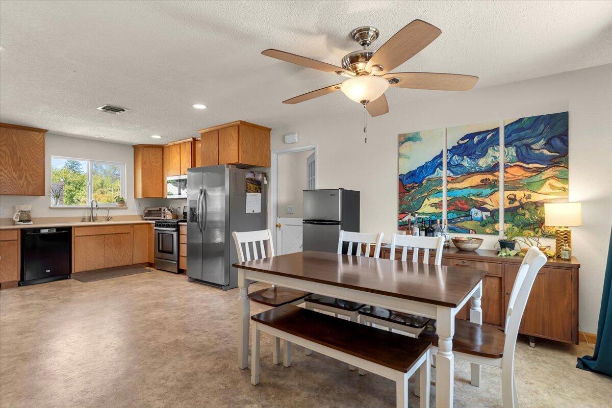 1394 Mistletoe Lane, Redding, CA 96002 — photo 3