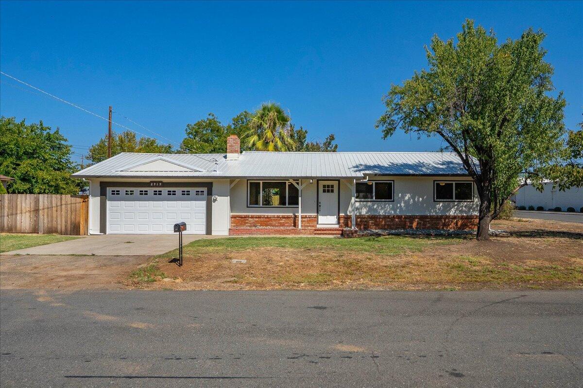 2919 Blueview Street — photo