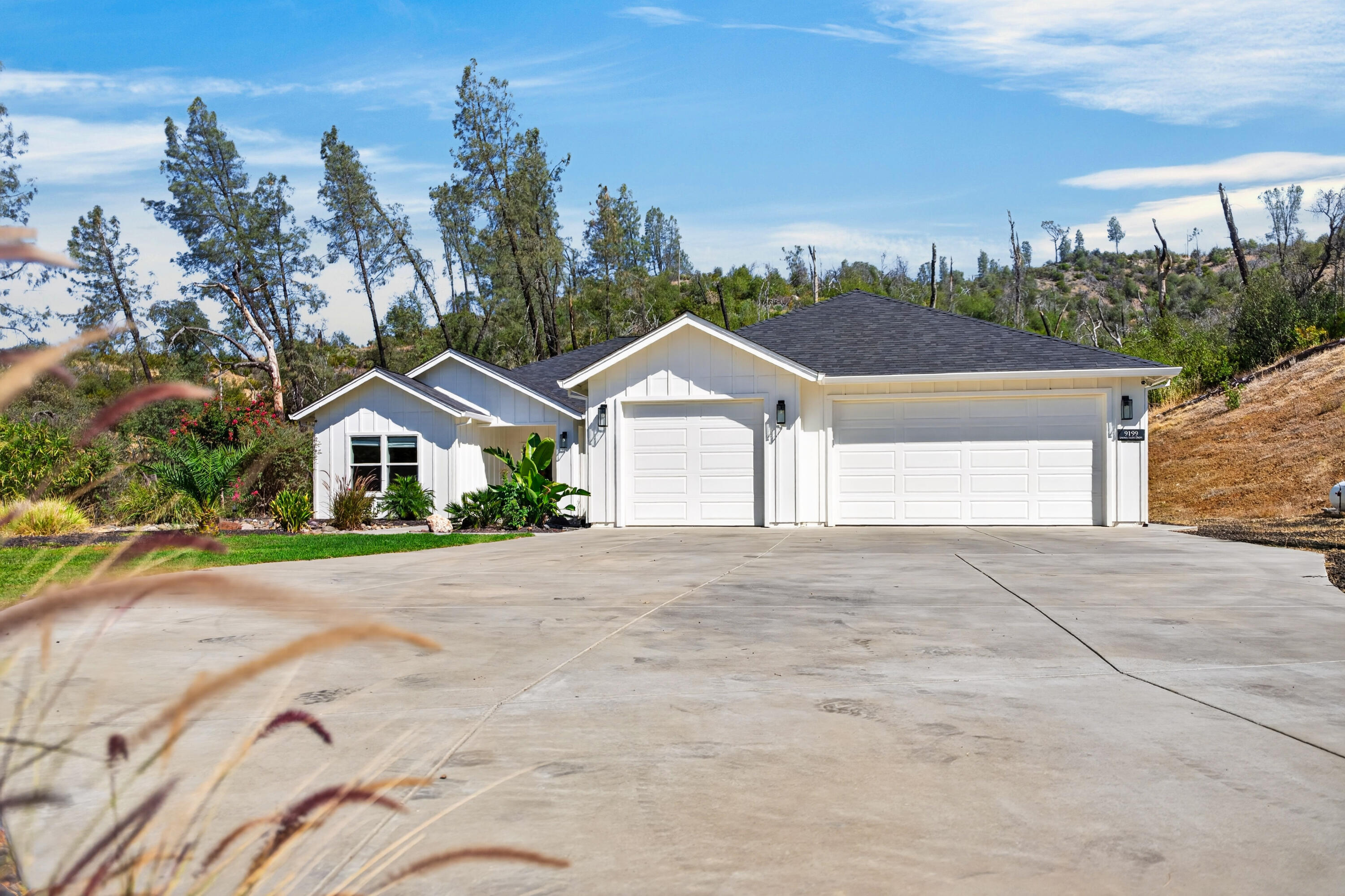 9199 Laurel Glen Drive — photo
