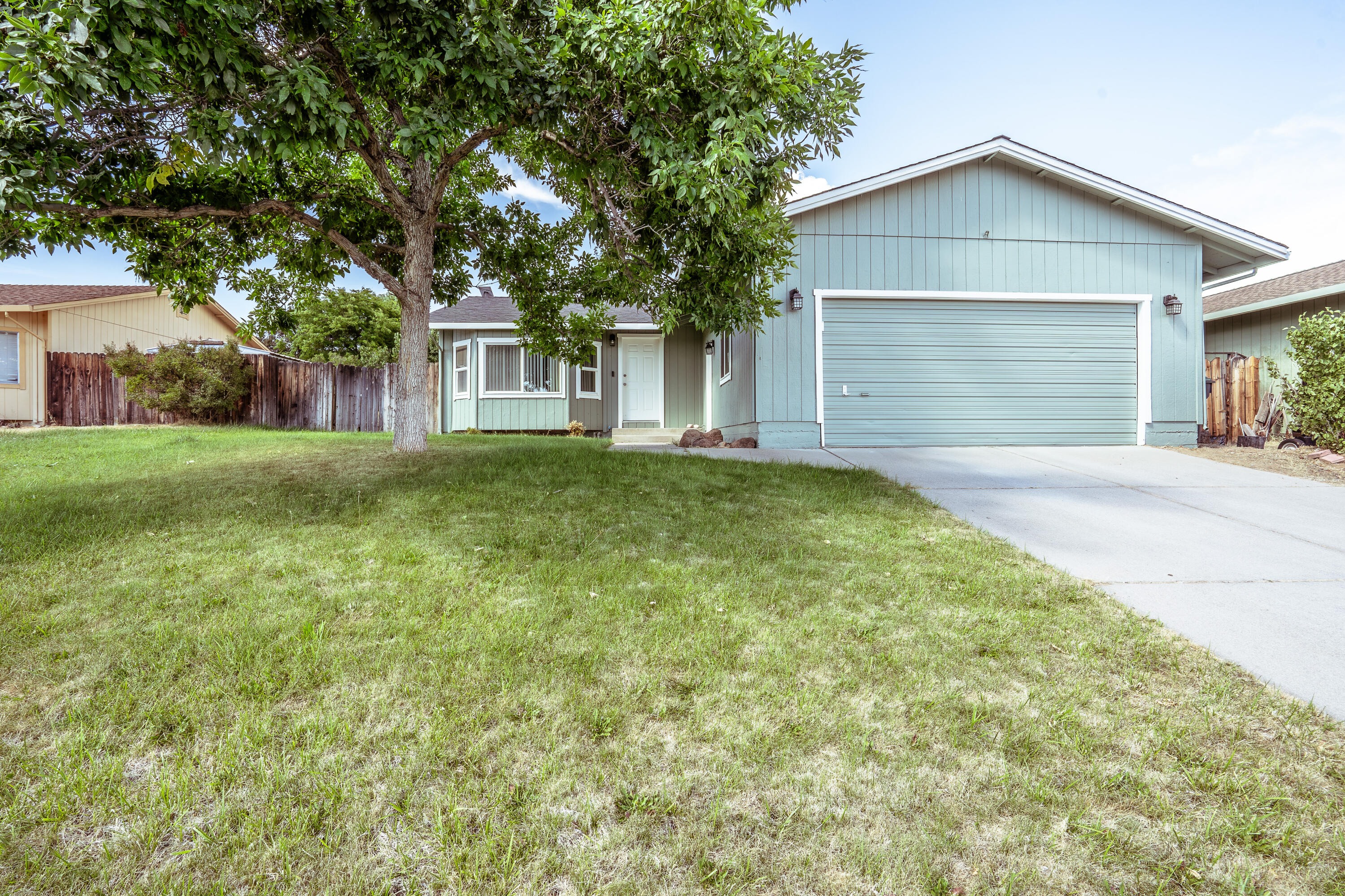 635 Cameron Way — photo