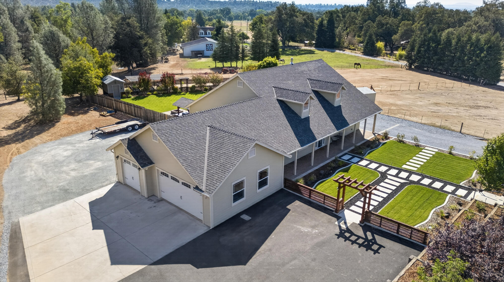 10279 Deschutes Road — photo
