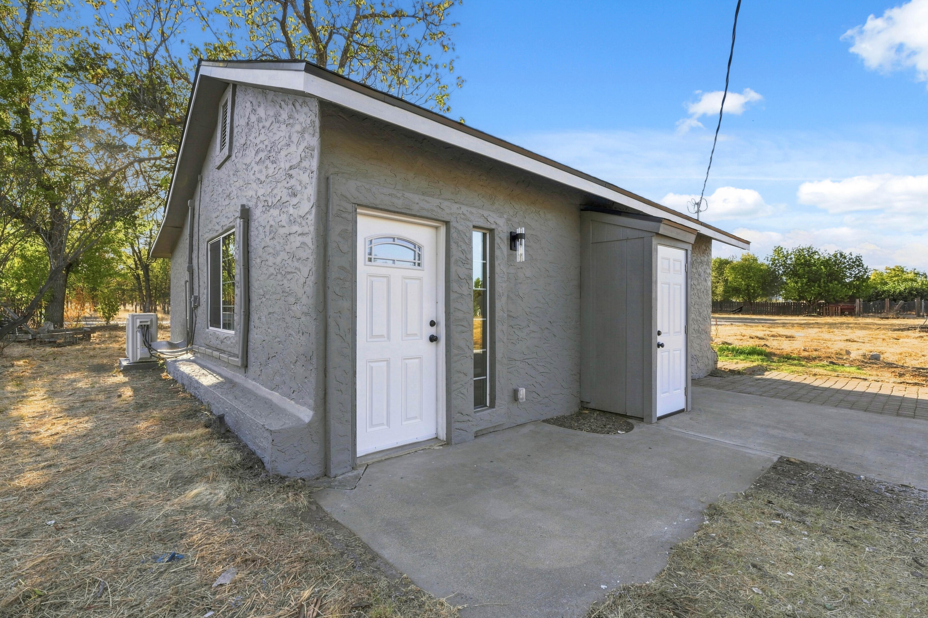16290 Hawthorne Avenue — photo
