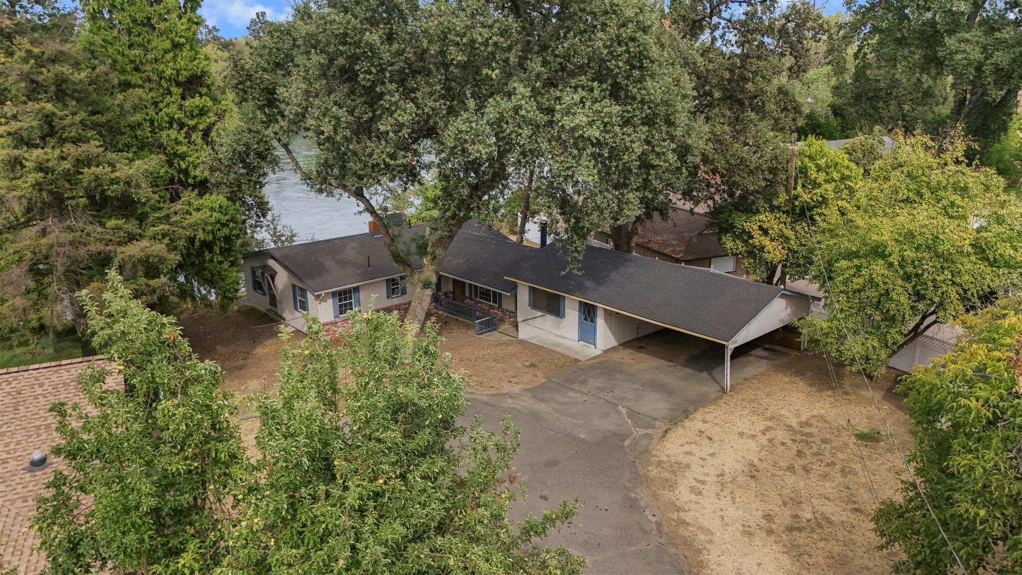 3261 Riverside Drive — photo