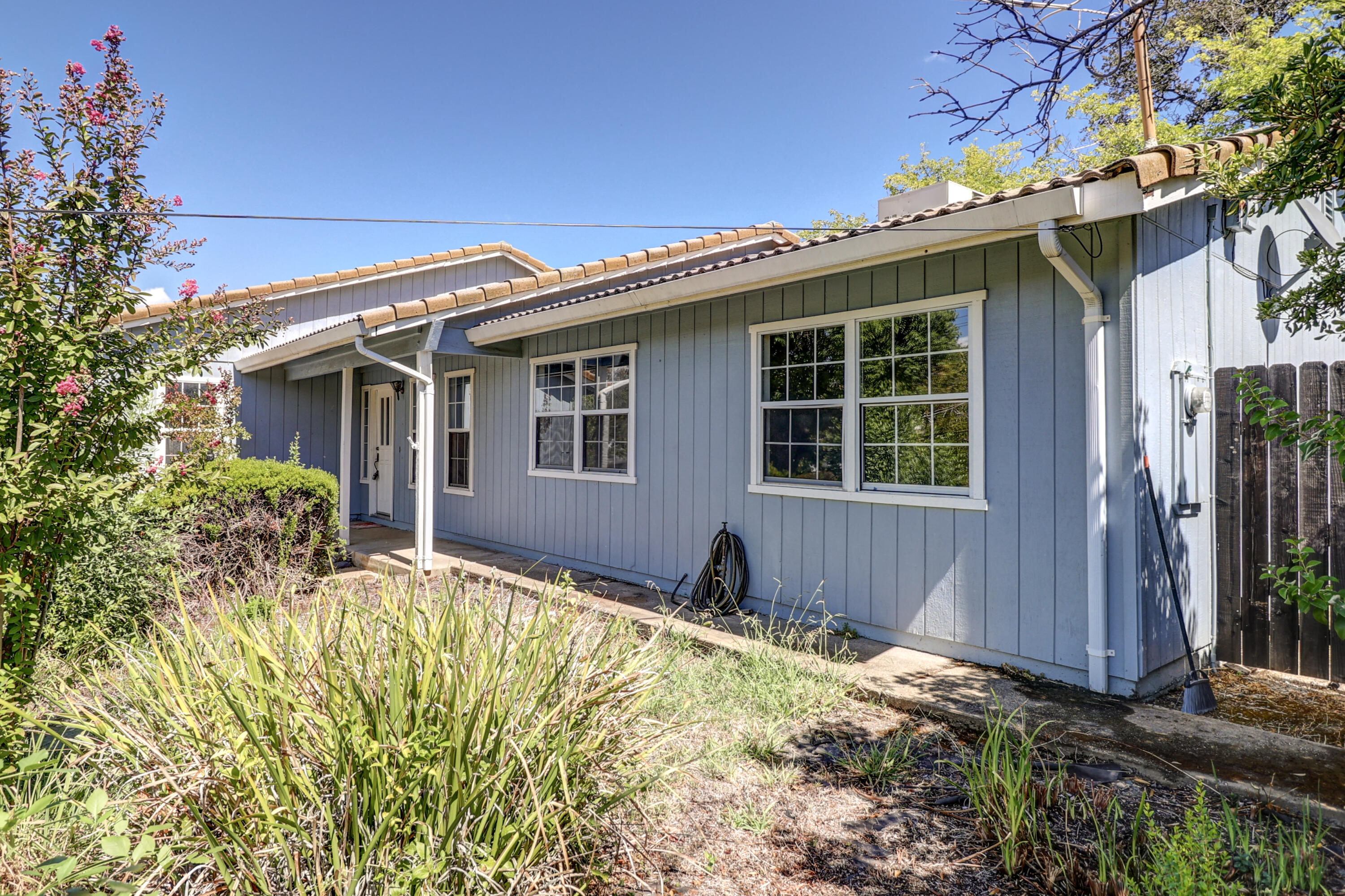 3605 Summit Drive, Redding, CA 96001 — photo 2
