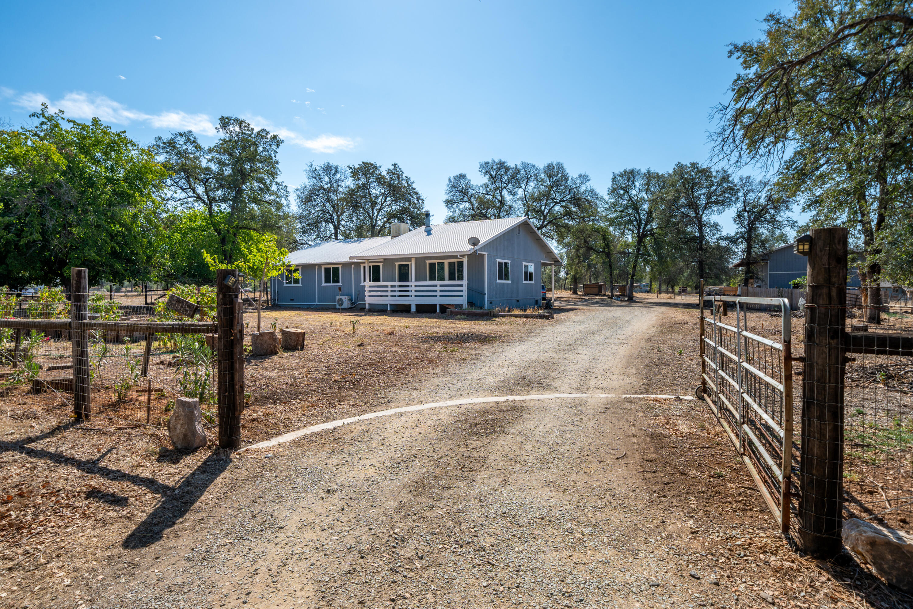21115 Oak Knoll Road — photo