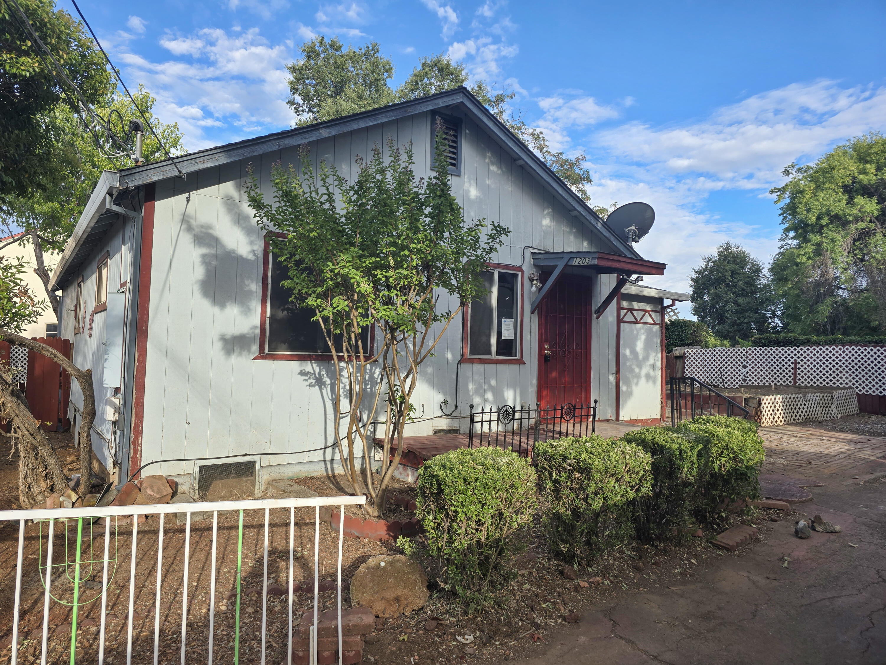 1203 Willis Street — photo
