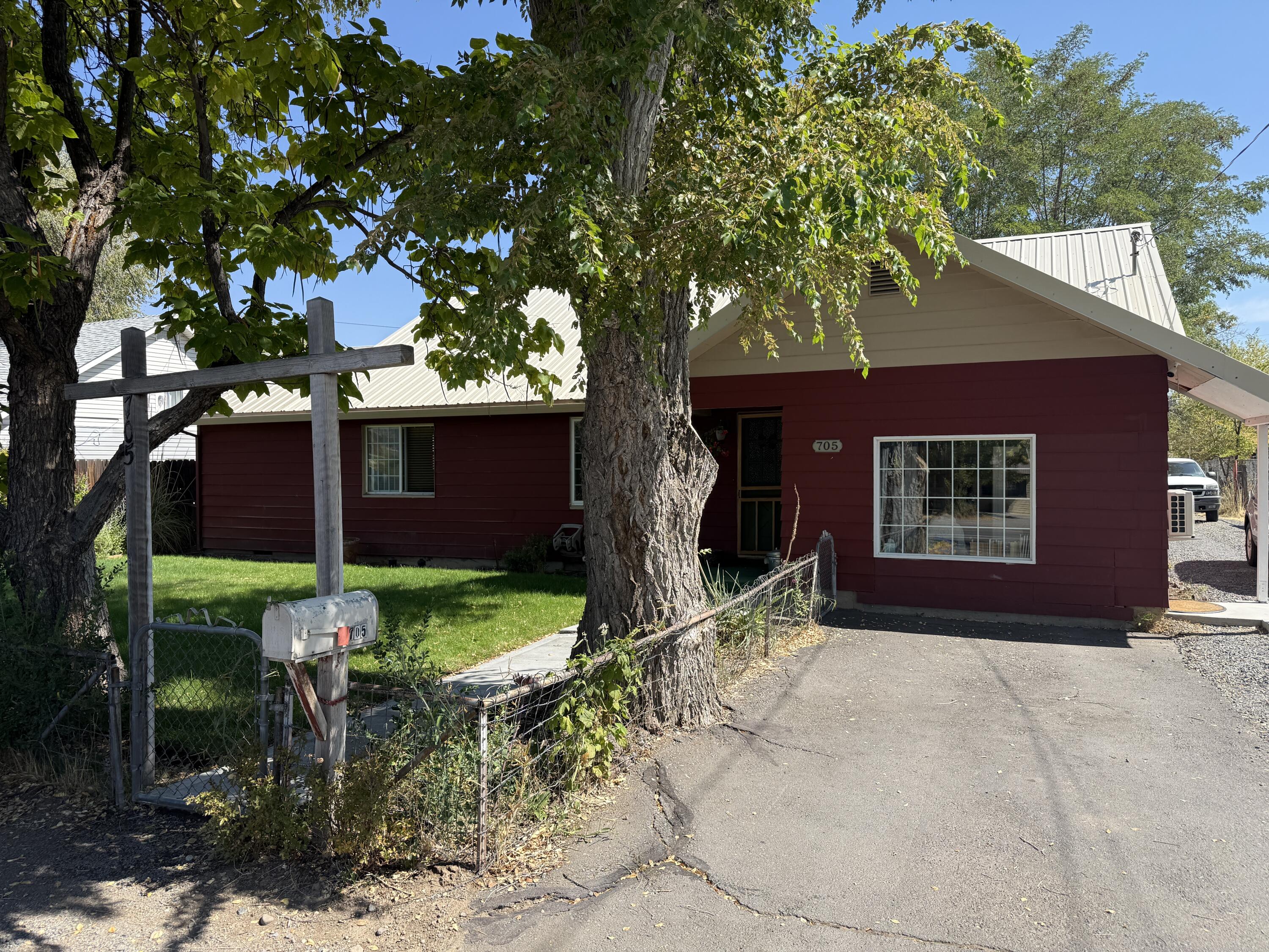705 Ash Street — photo