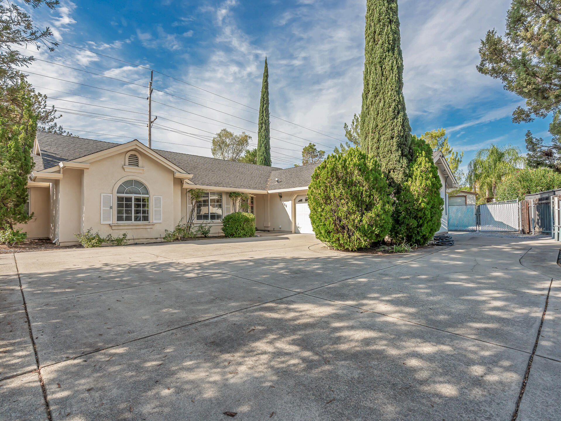 206 Shadowrun Court — photo