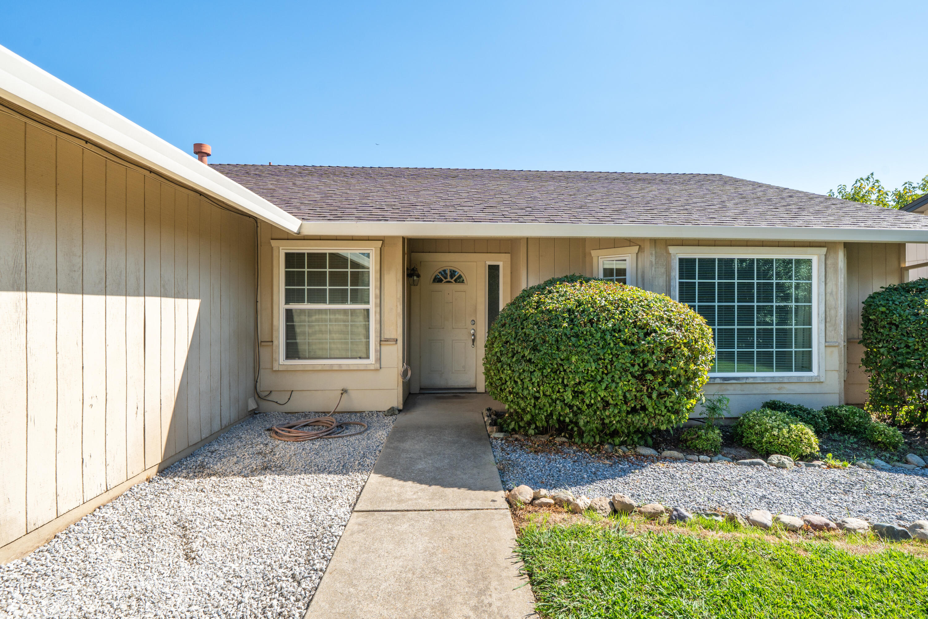 3697 Wolverine Drive, Redding, CA 96001 — photo 2