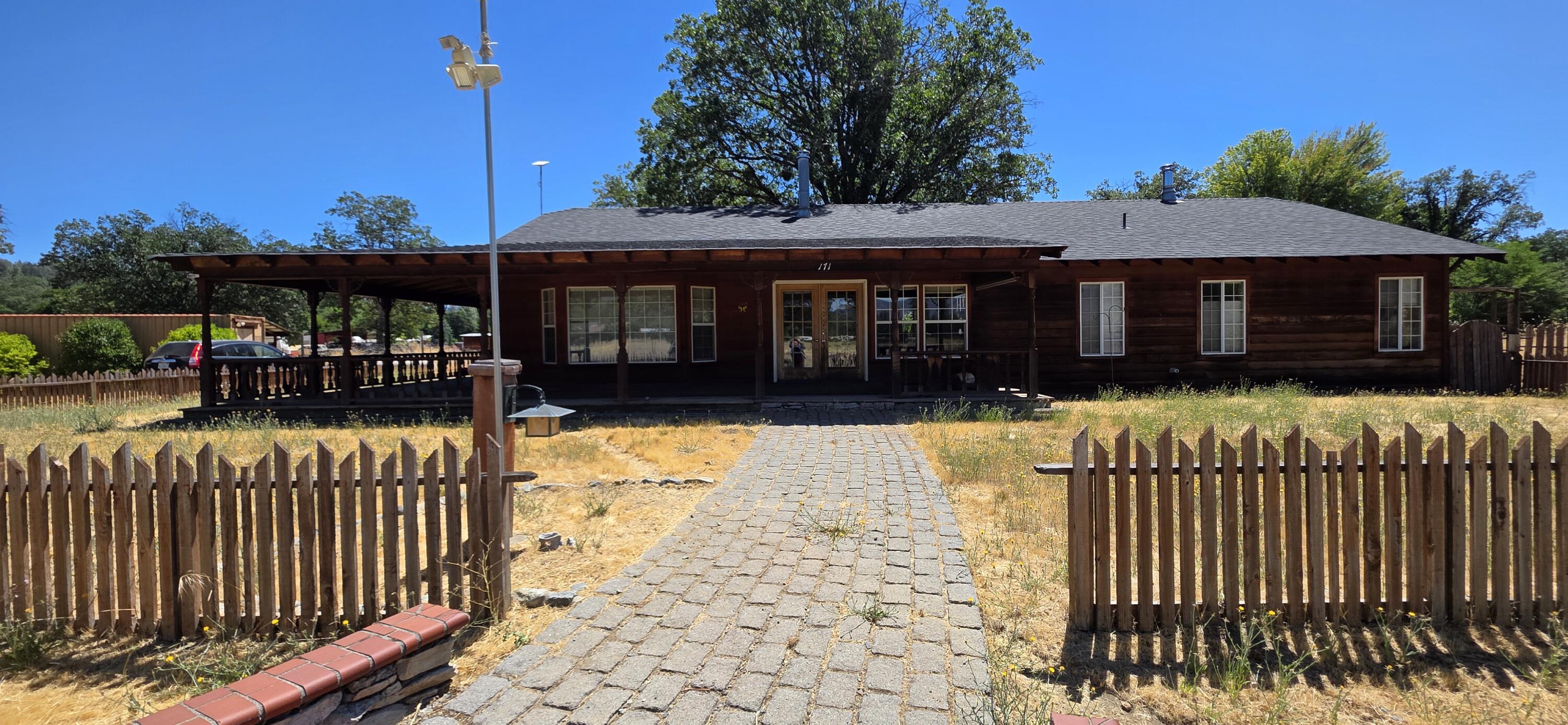 161, 171 Manzanita — photo