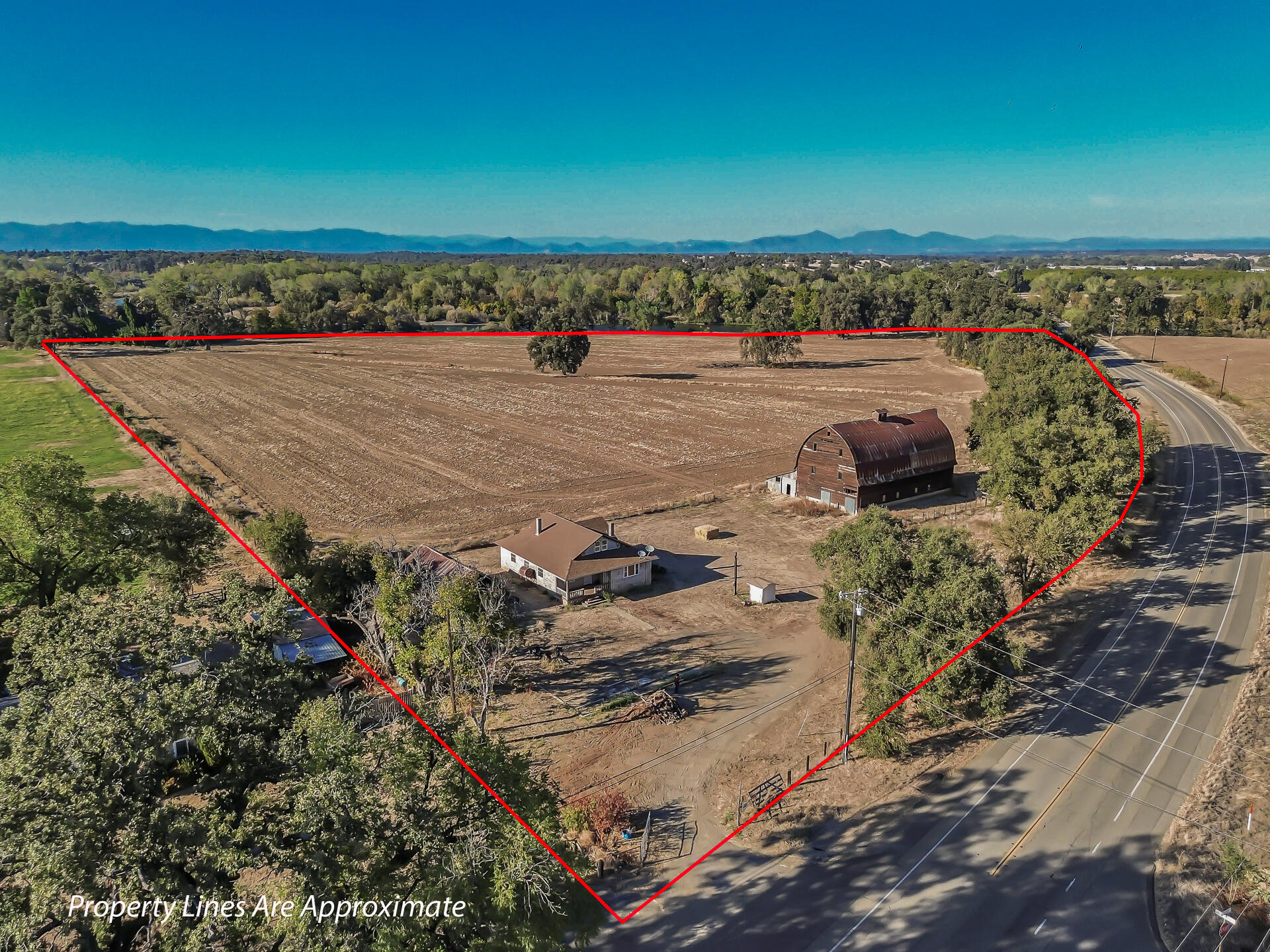 5924 Deschutes Road — photo