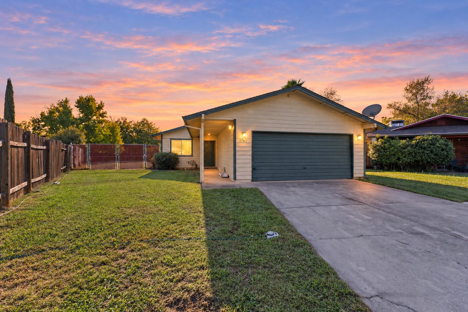 1761 Hawthorne Court — photo