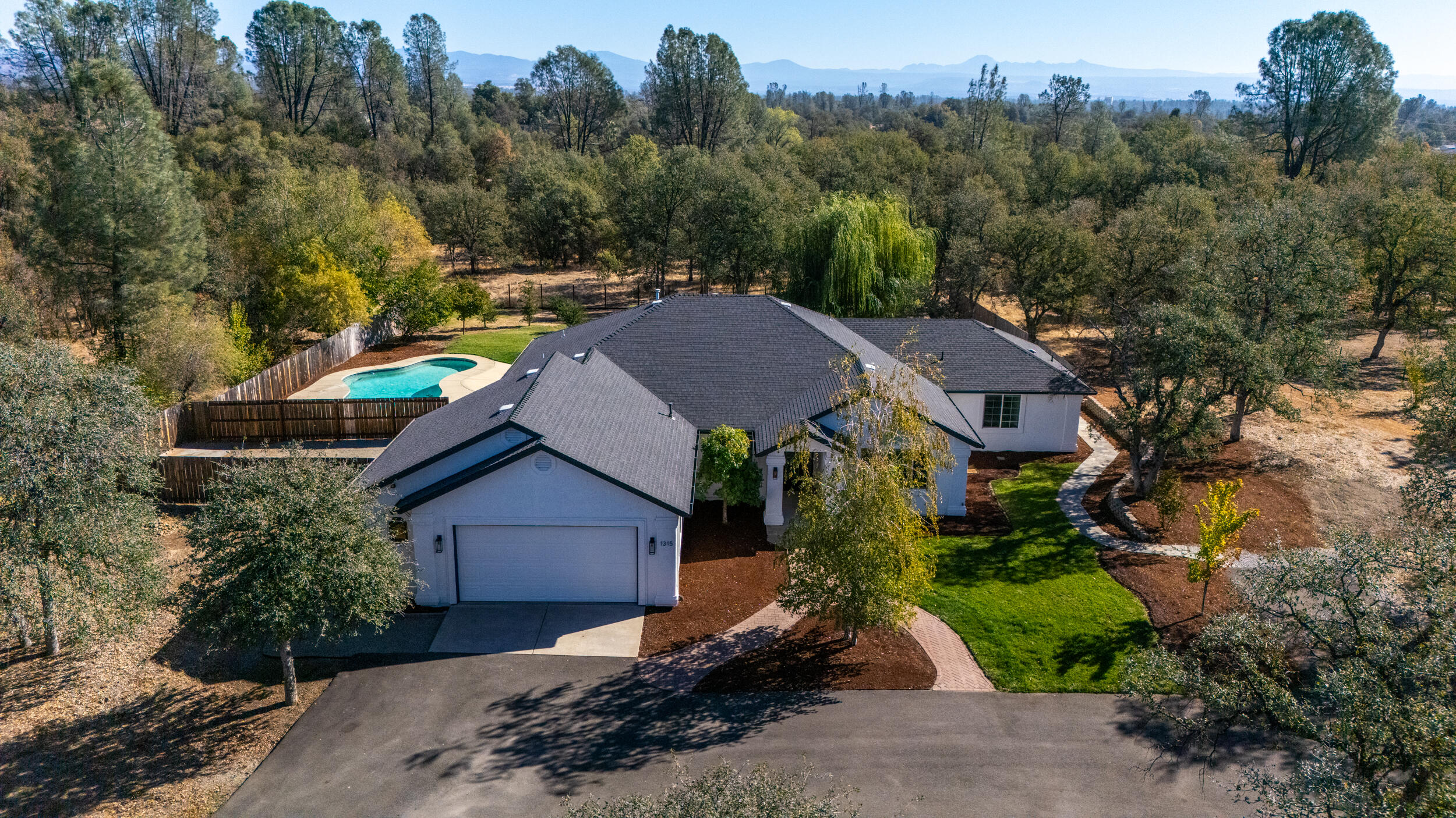 1315 Hope Lane — photo