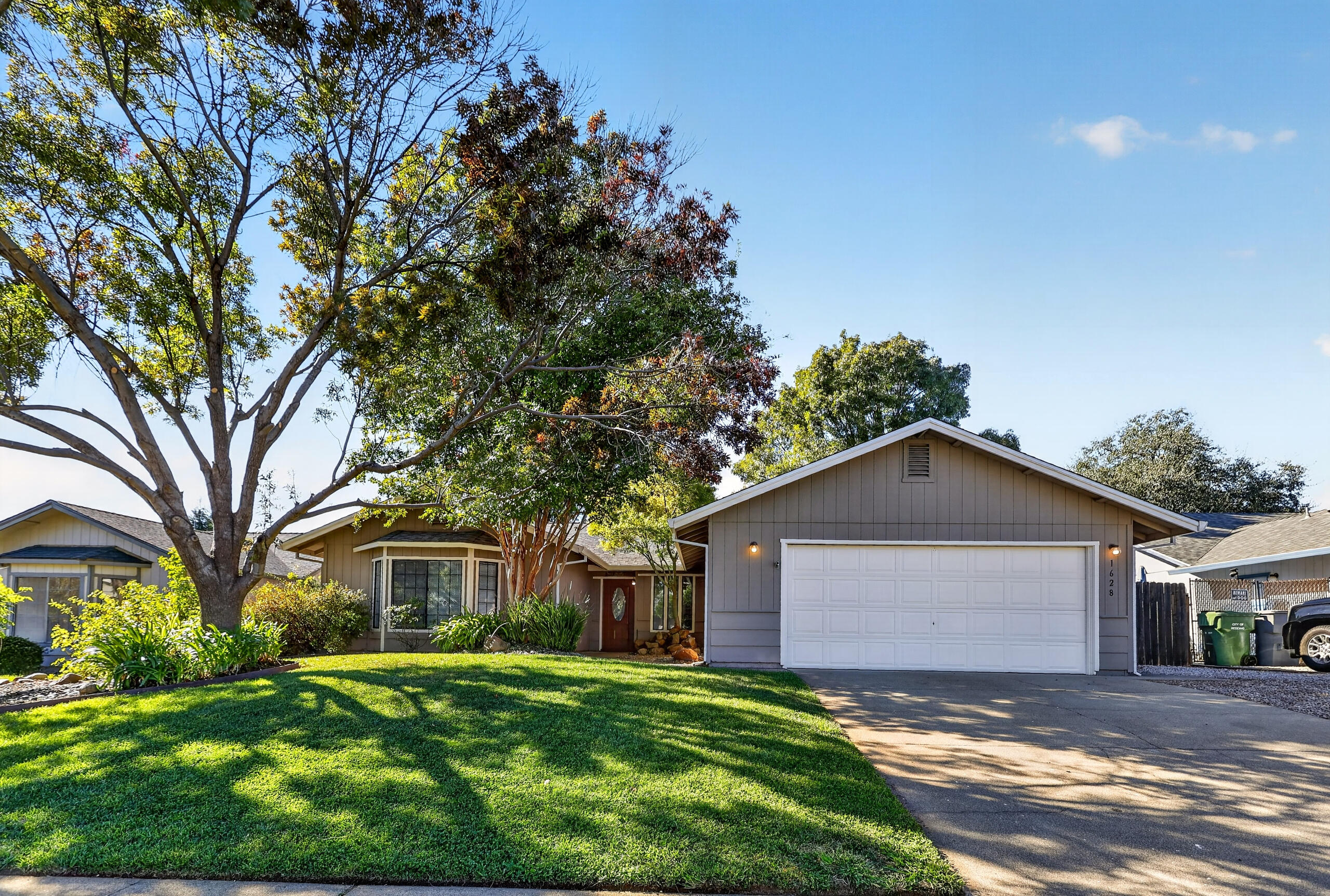 1628 Lacey Lane — photo