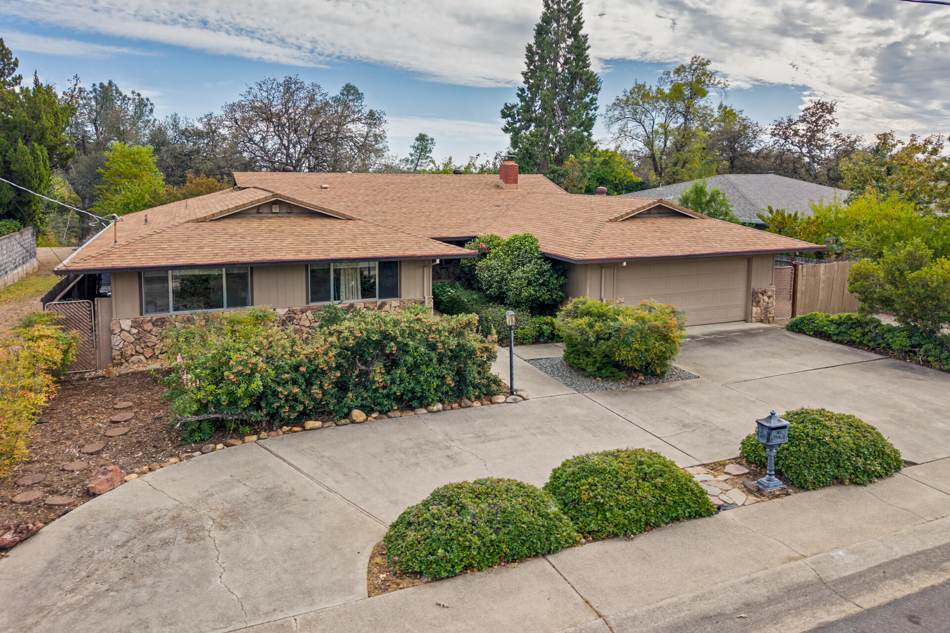 725 Oleta Drive, Redding, CA 96003 — photo 2