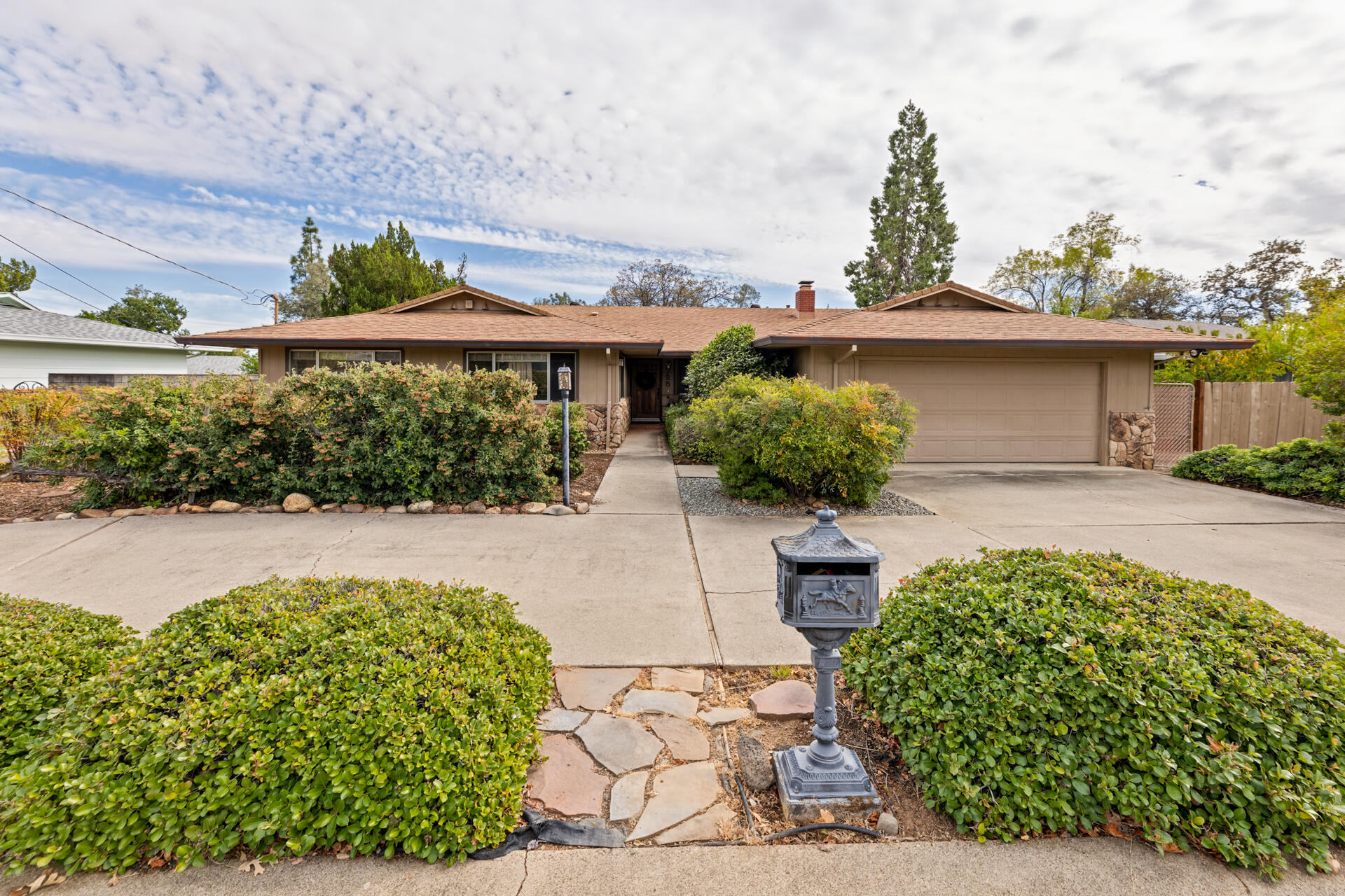 725 Oleta Drive, Redding, CA 96003 — photo 3
