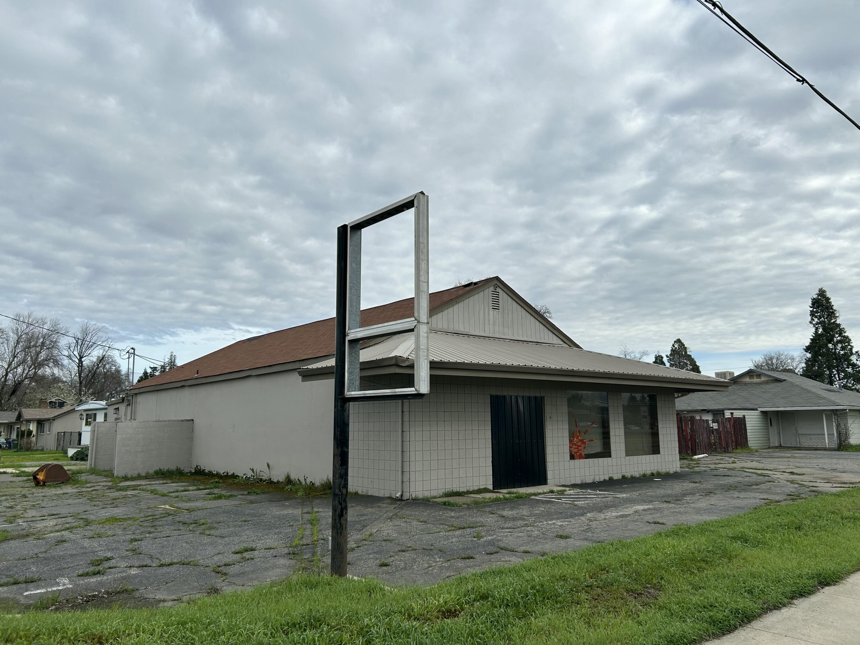 6271 Eastside Road — photo