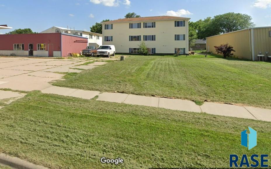 1325 E Cherry Street, Vermillion, SD 57069 — photo 2