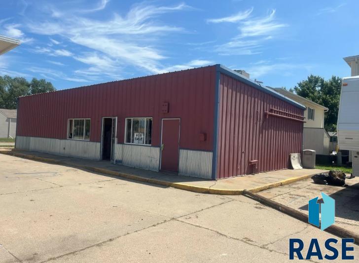 1325 E Cherry Street, Vermillion, SD 57069 — photo 3