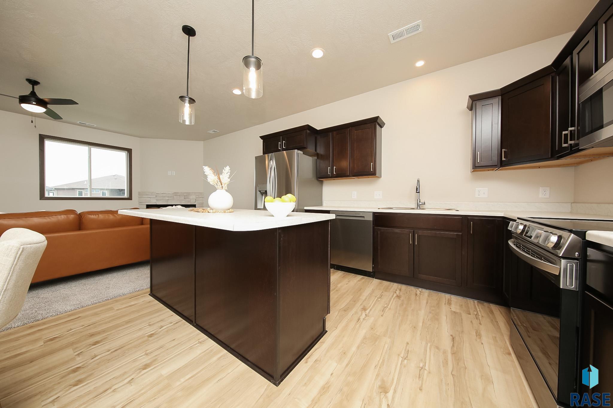 2425 E Caolinn Place, Brandon, SD 57005 — photo 3