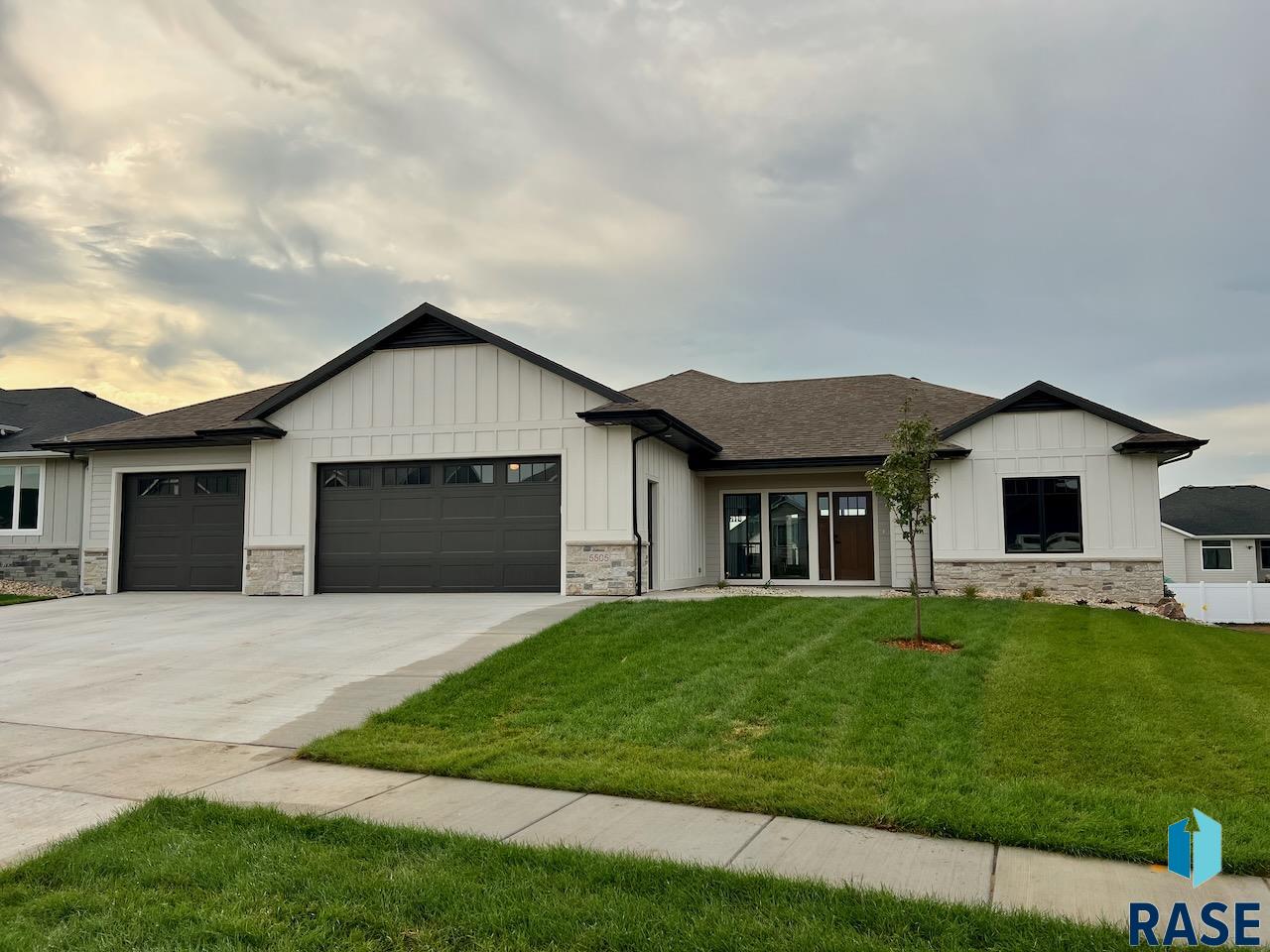 Home in Sioux Falls, SD 57110 — photo 2