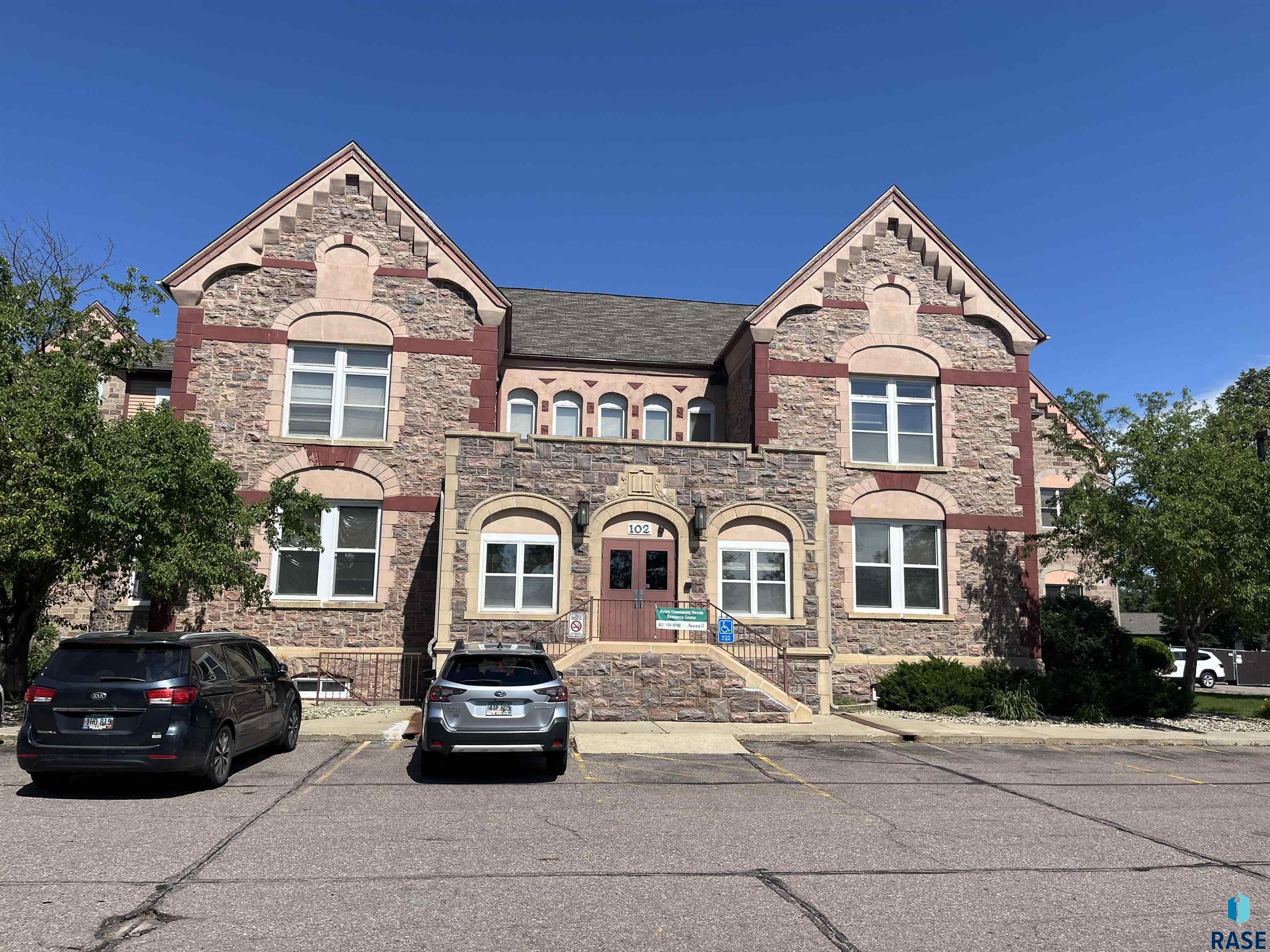 102 N Krohn Pl Place 110 — photo