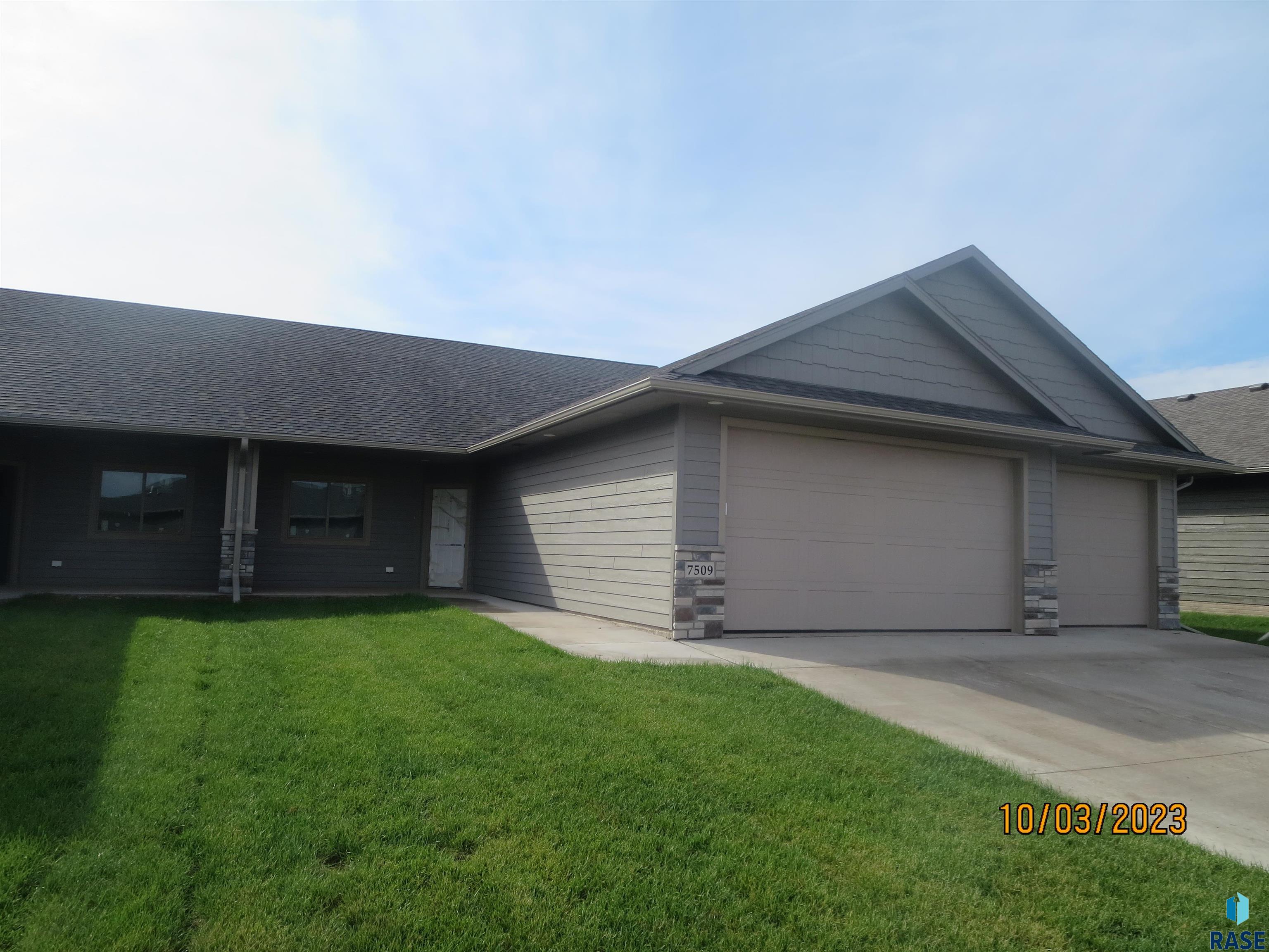 7509 W Flowerfield Place — photo