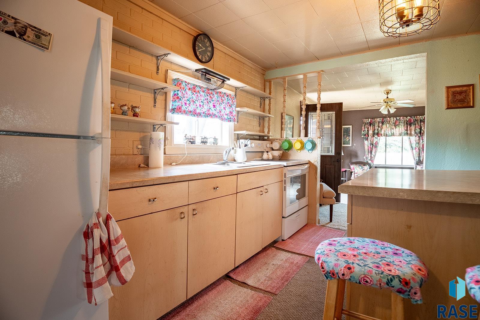 402 E 1st Street, Marion, SD 57043 — photo 3
