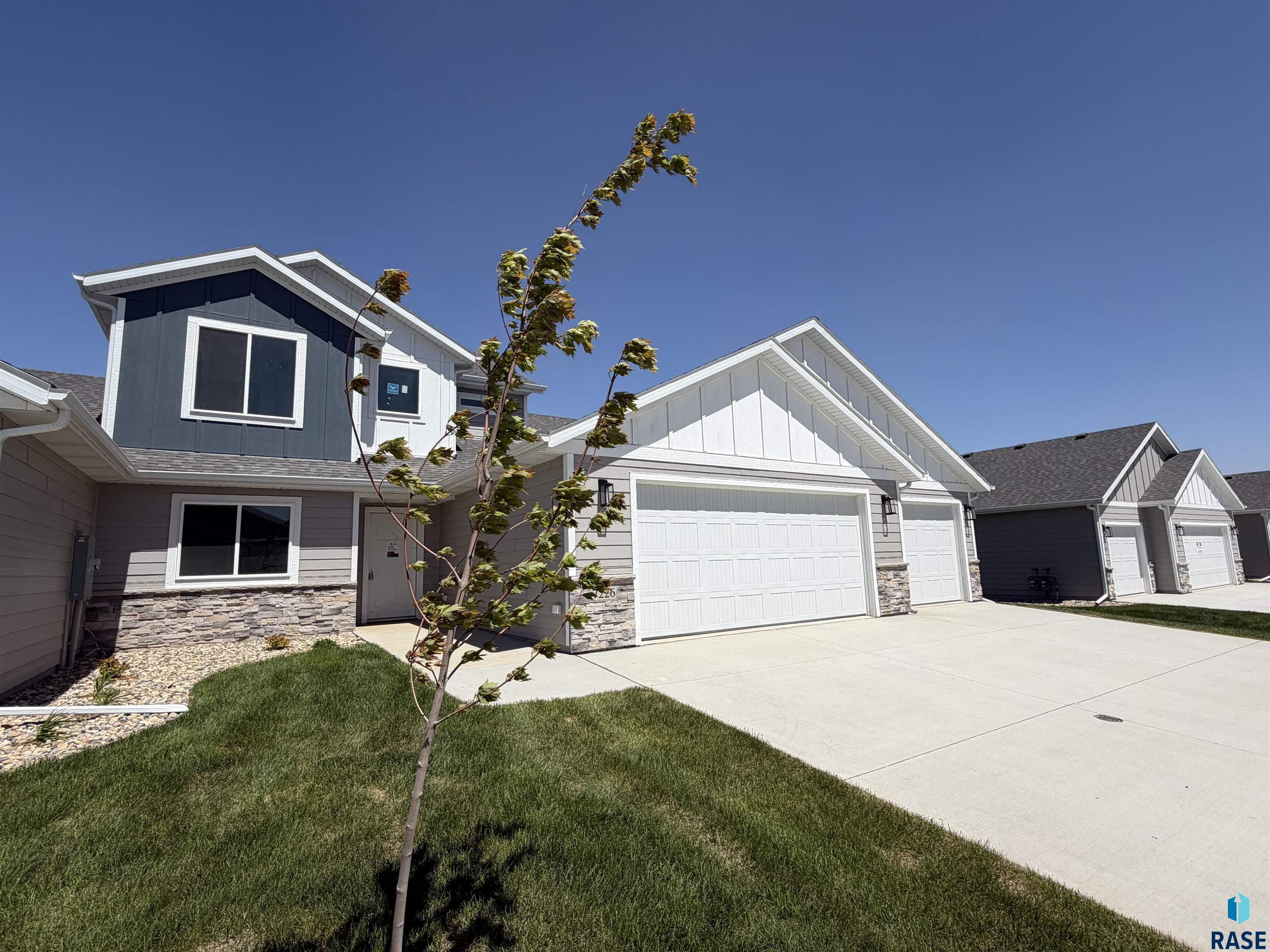 7226 E Waters Edge Place — photo