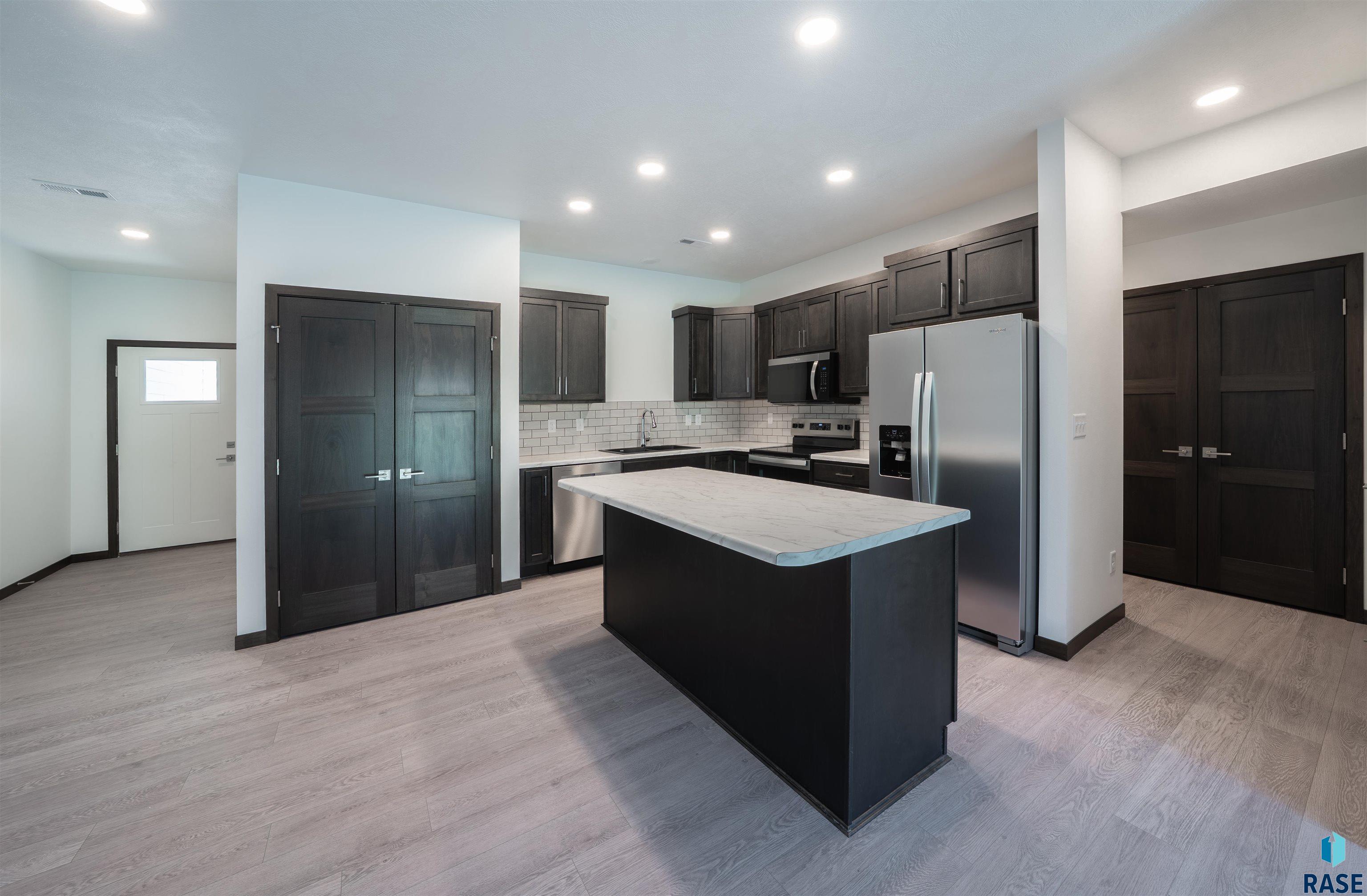 7002 E Brooks Edge Place, Sioux Falls, SD 57110 — photo 2