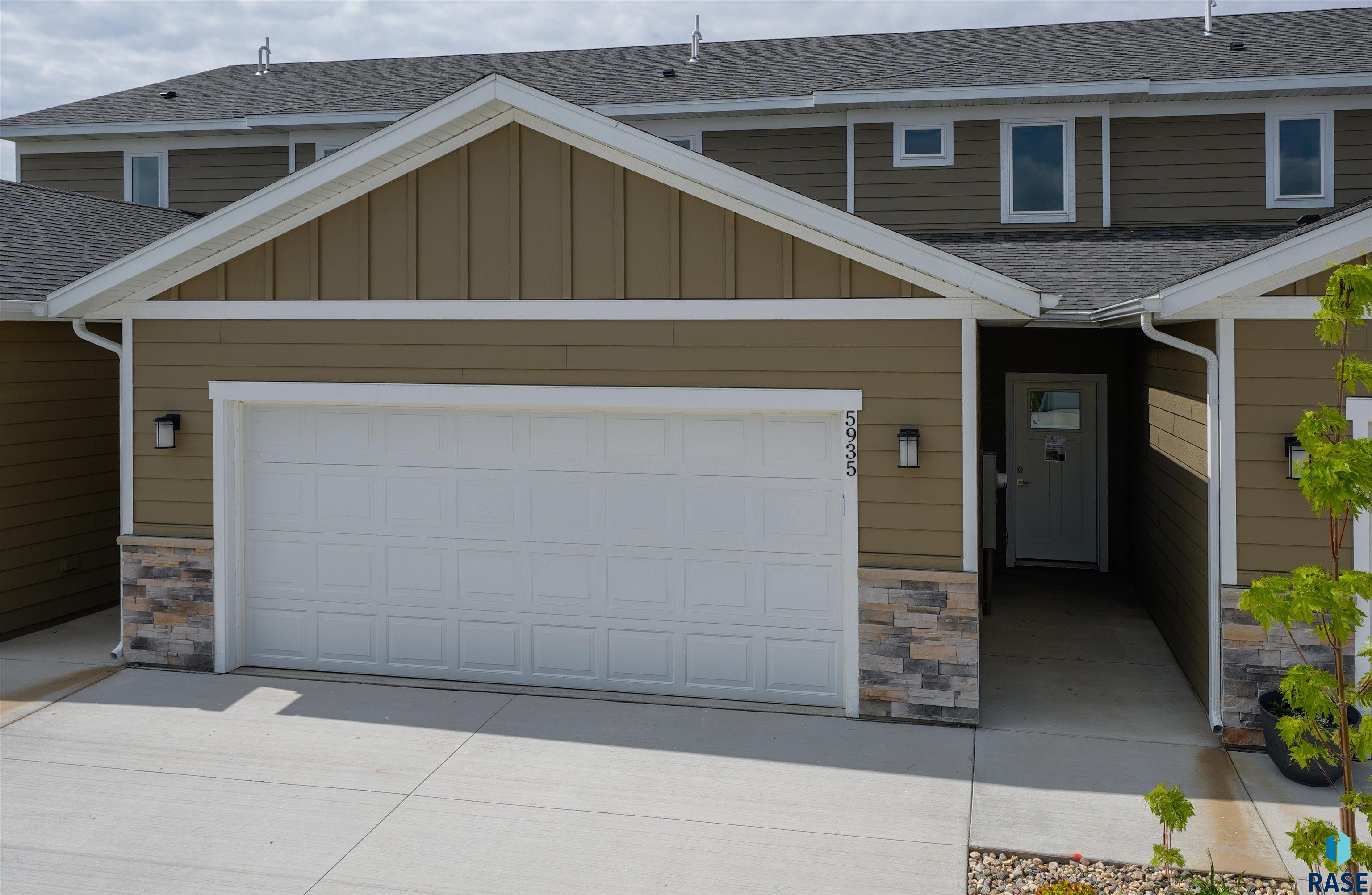 5935 S Whisper Creek Place — photo