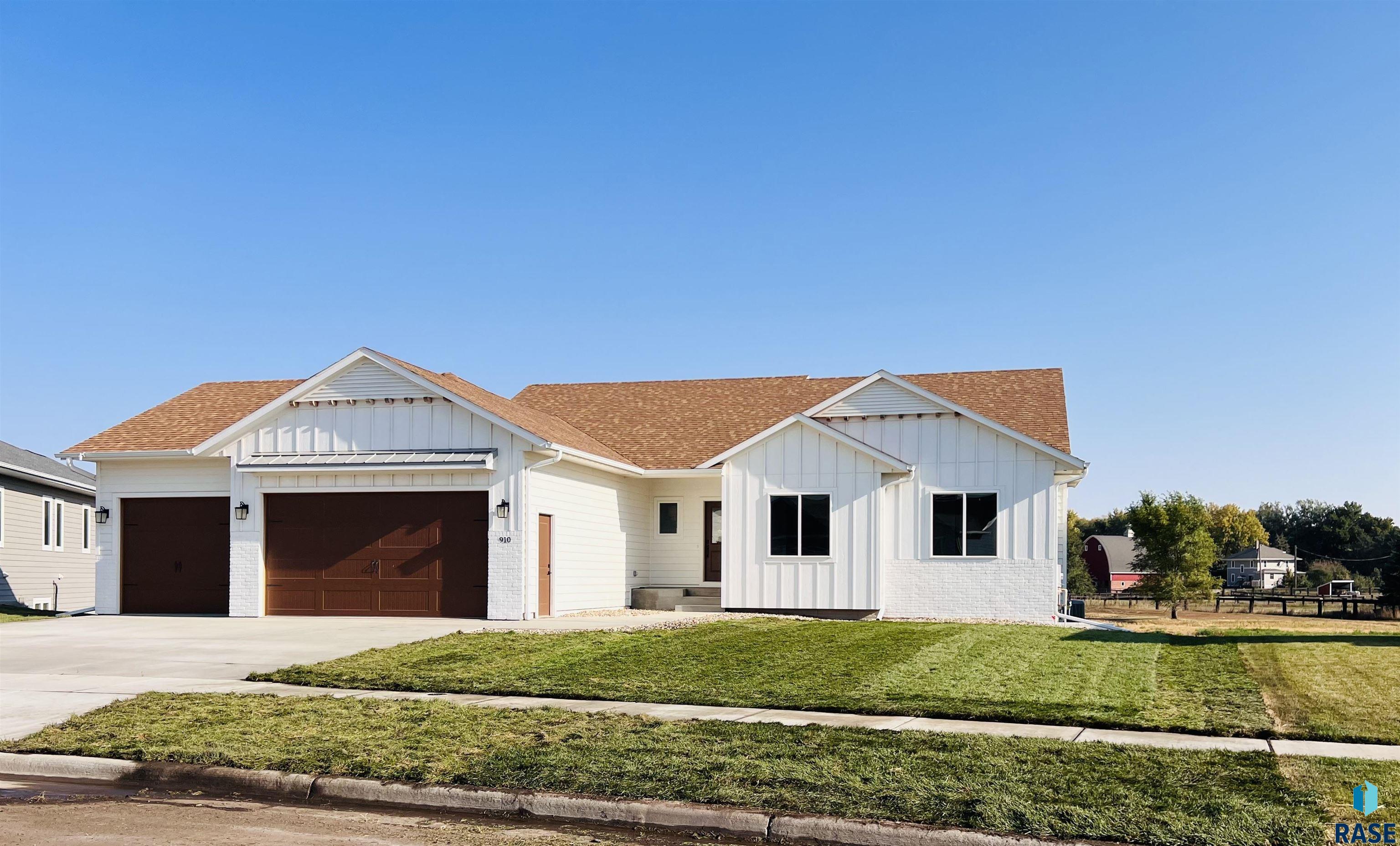 910 Johnson Creek Court — photo