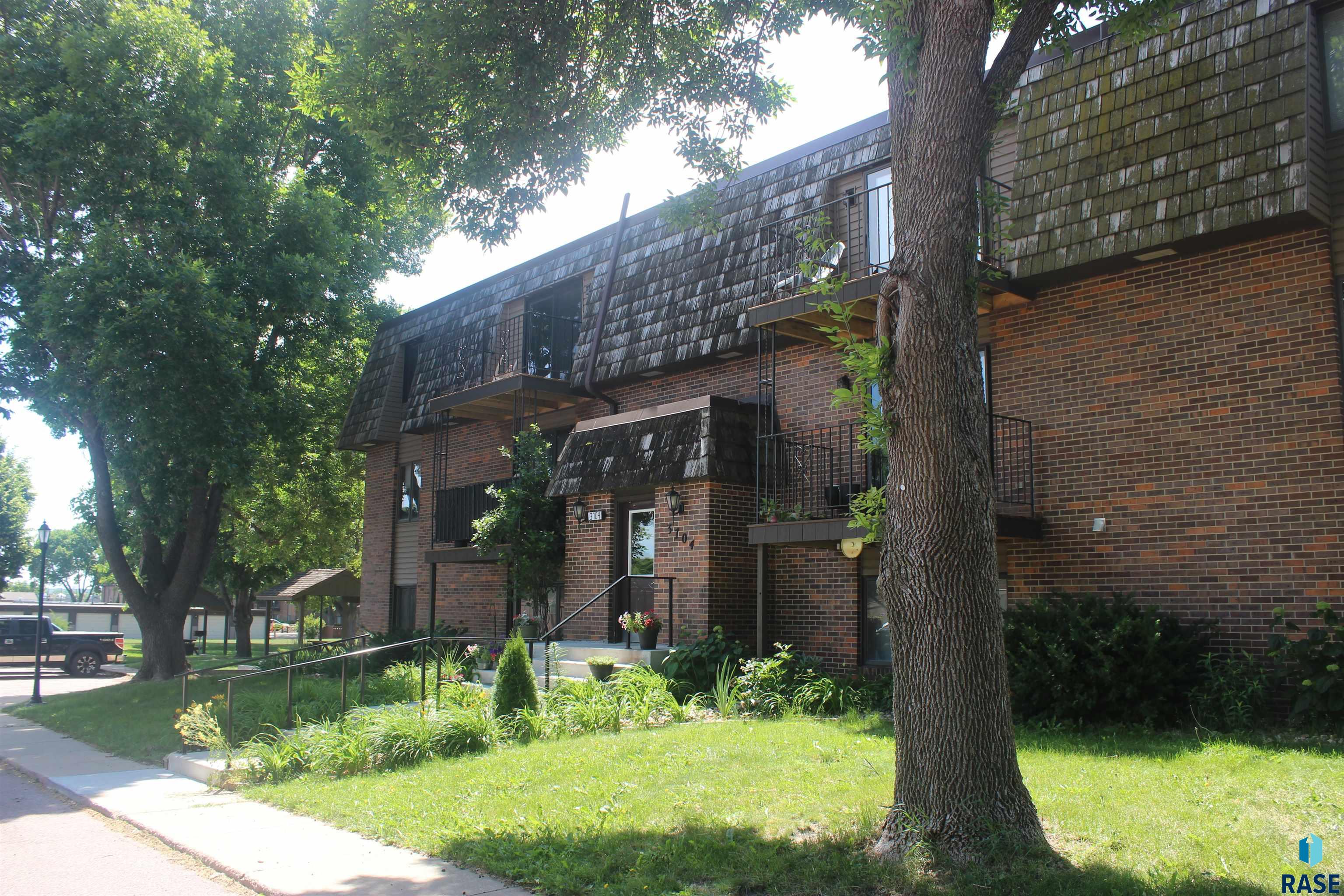 3704 S Terry Avenue 302 — photo