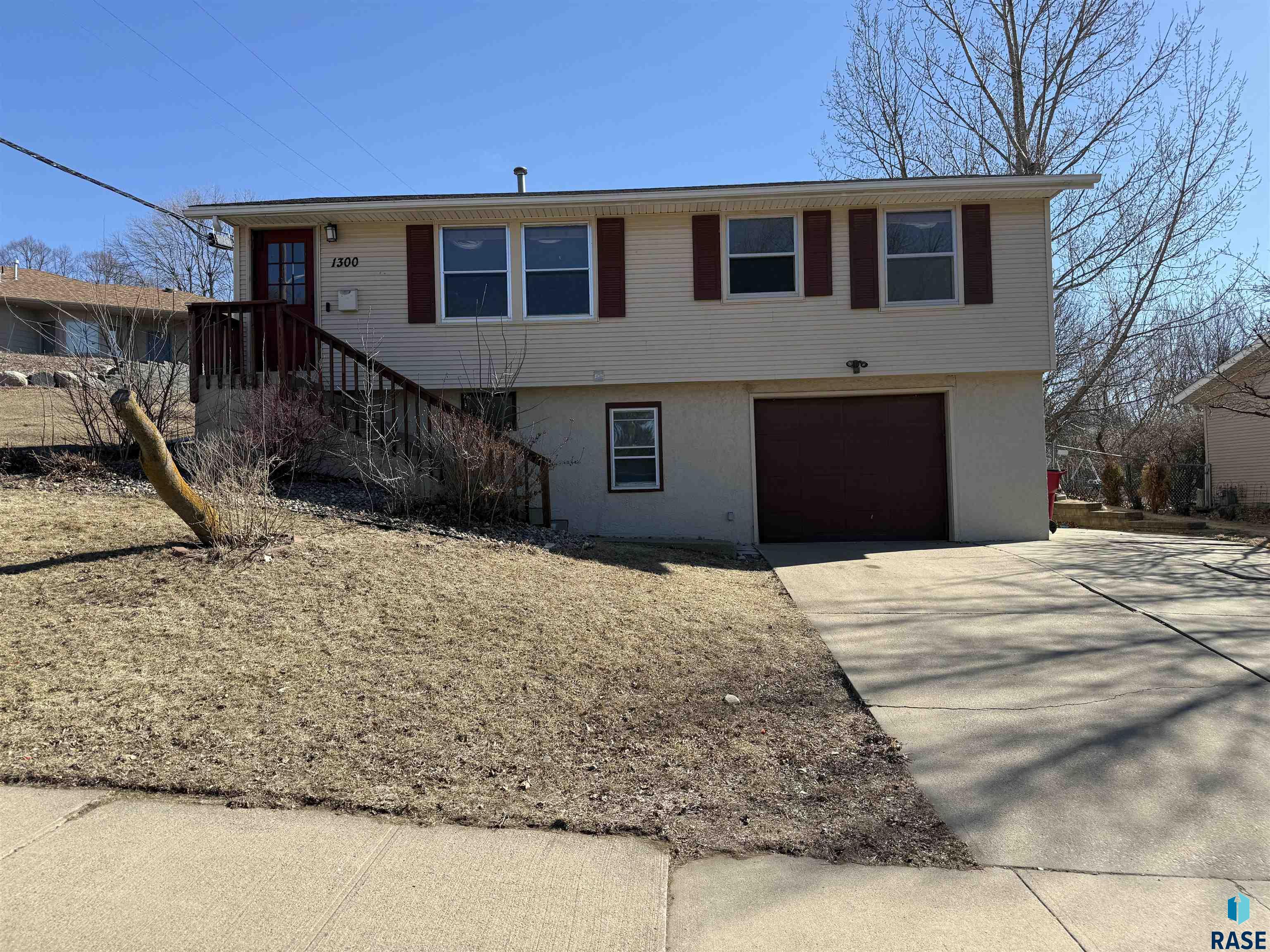 1300 S Point Drive — photo