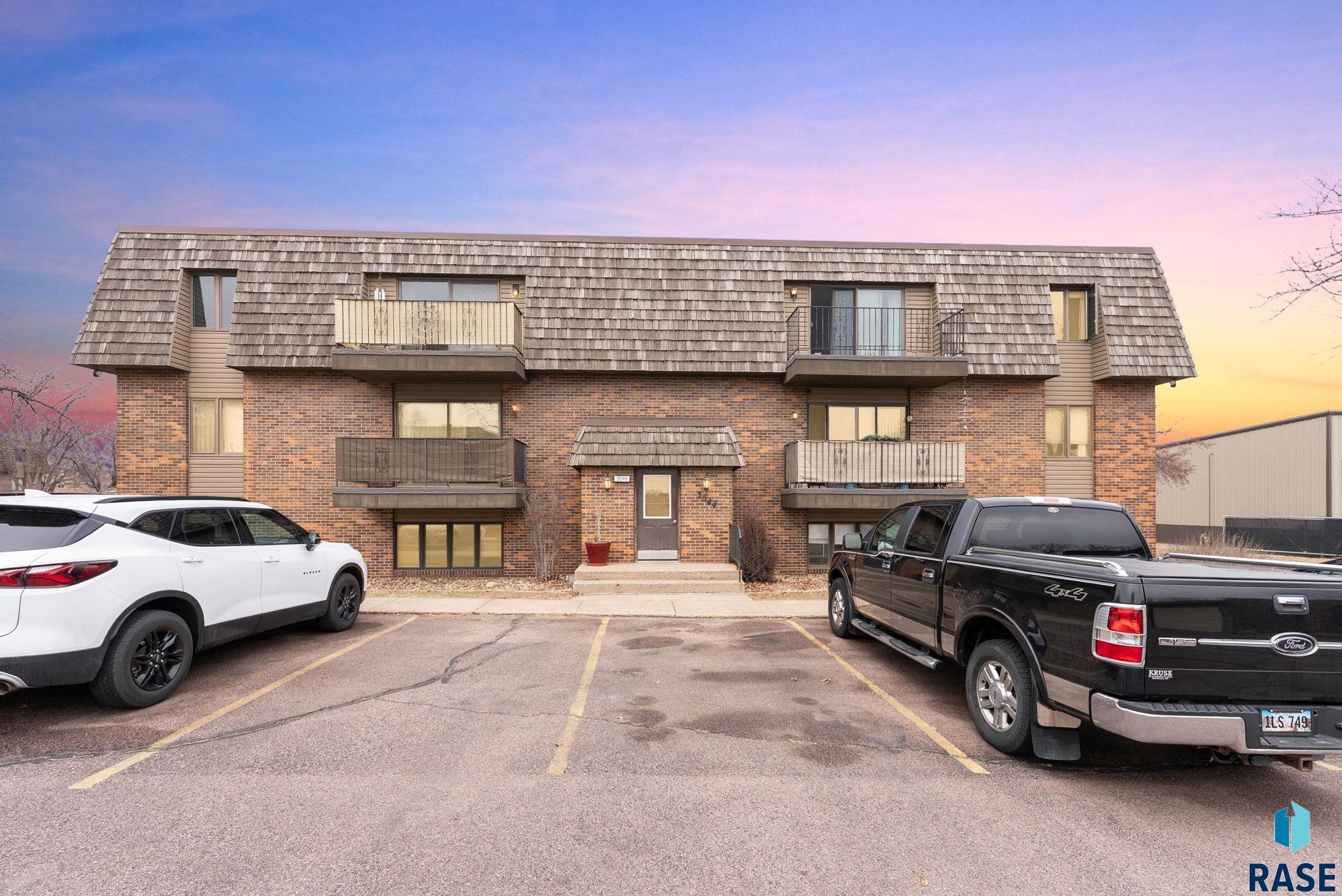 3544 S Gateway Avenue 301 — photo